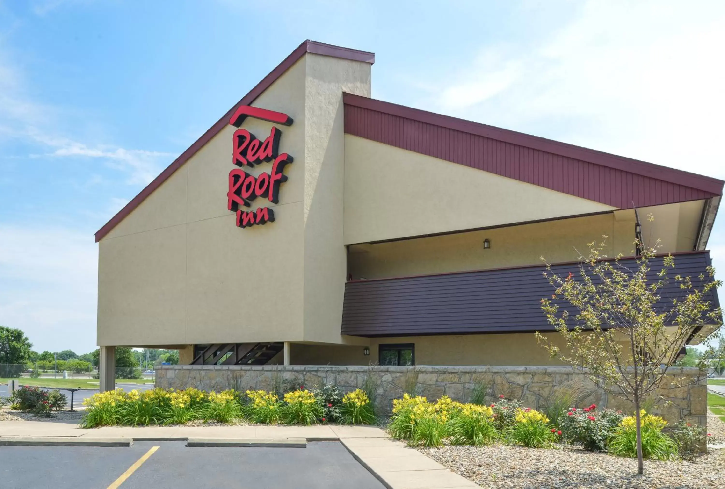 Property Building in Red Roof Inn Champaign - University