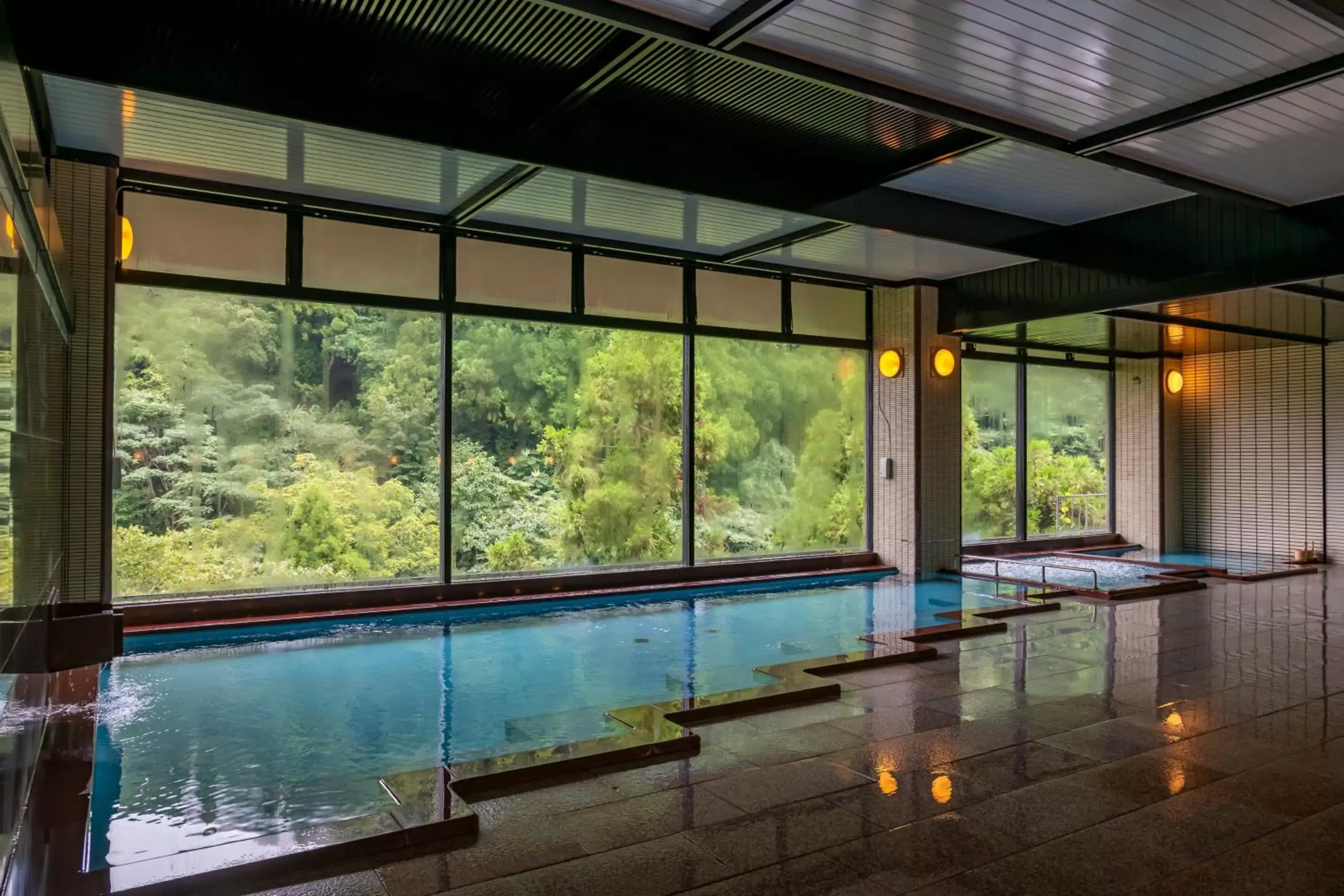 Hot Spring Bath, Swimming Pool in Yamanaka Onsen Hanatsubaki                                                 