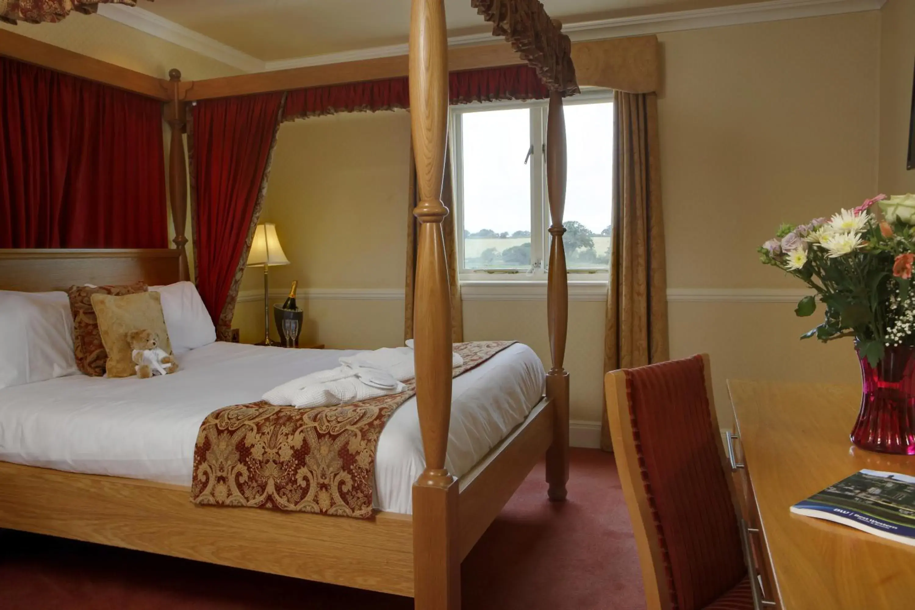 Bedroom, Bed in Best Western Gables Hotel