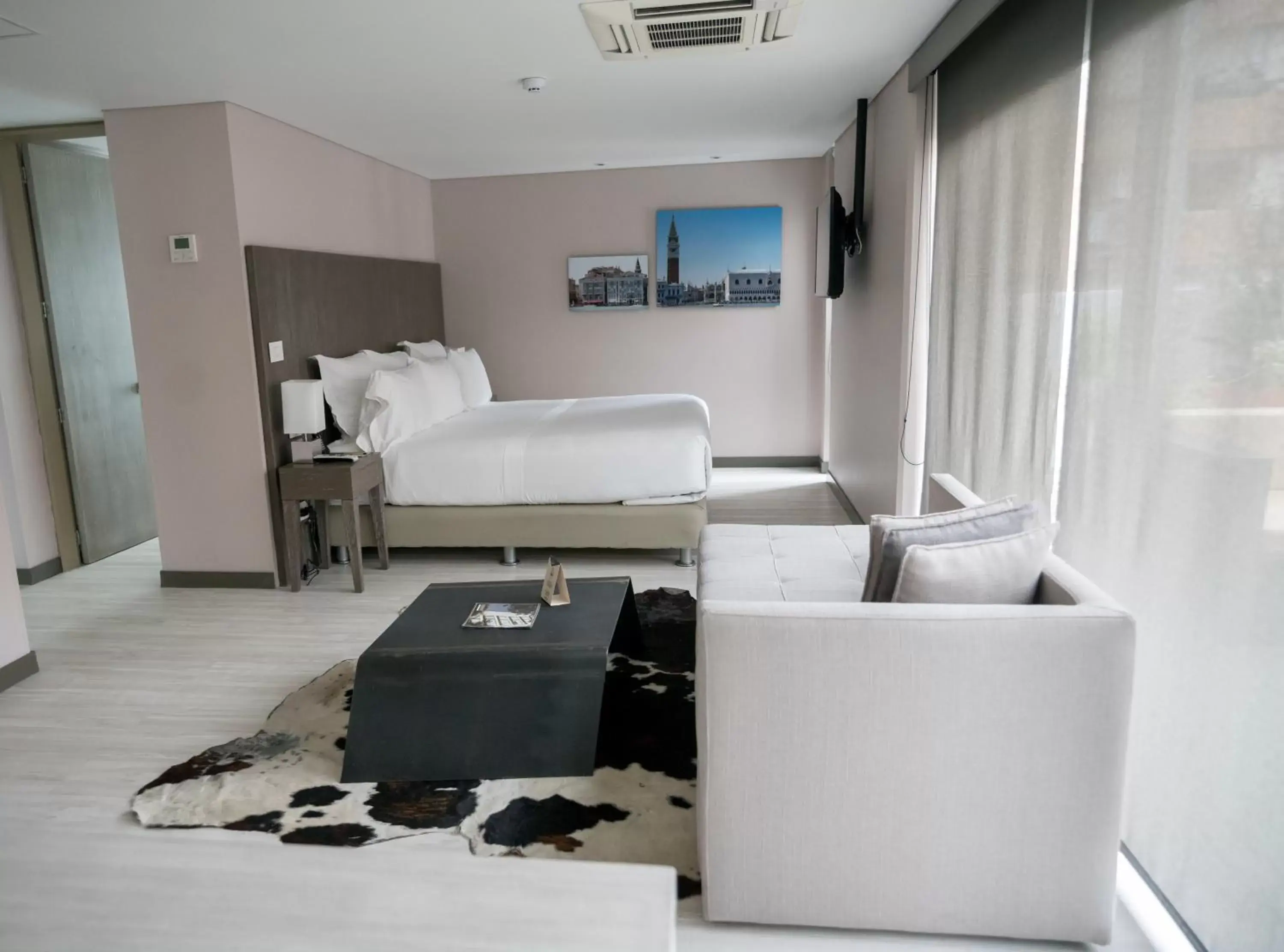 Photo of the whole room in Hotel CityFlats