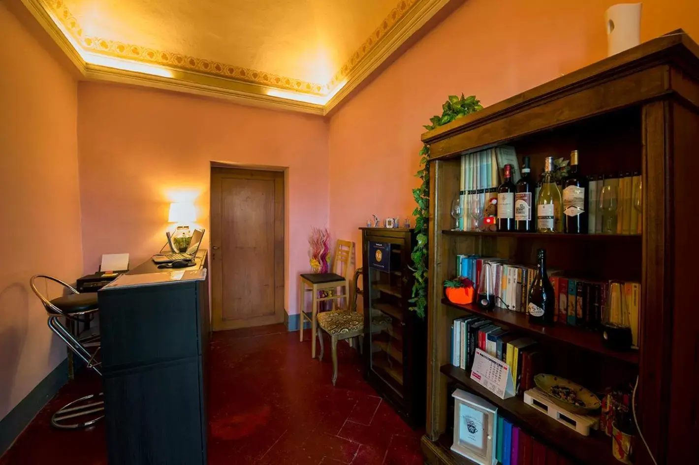 Library in Tuscany Experience BnB