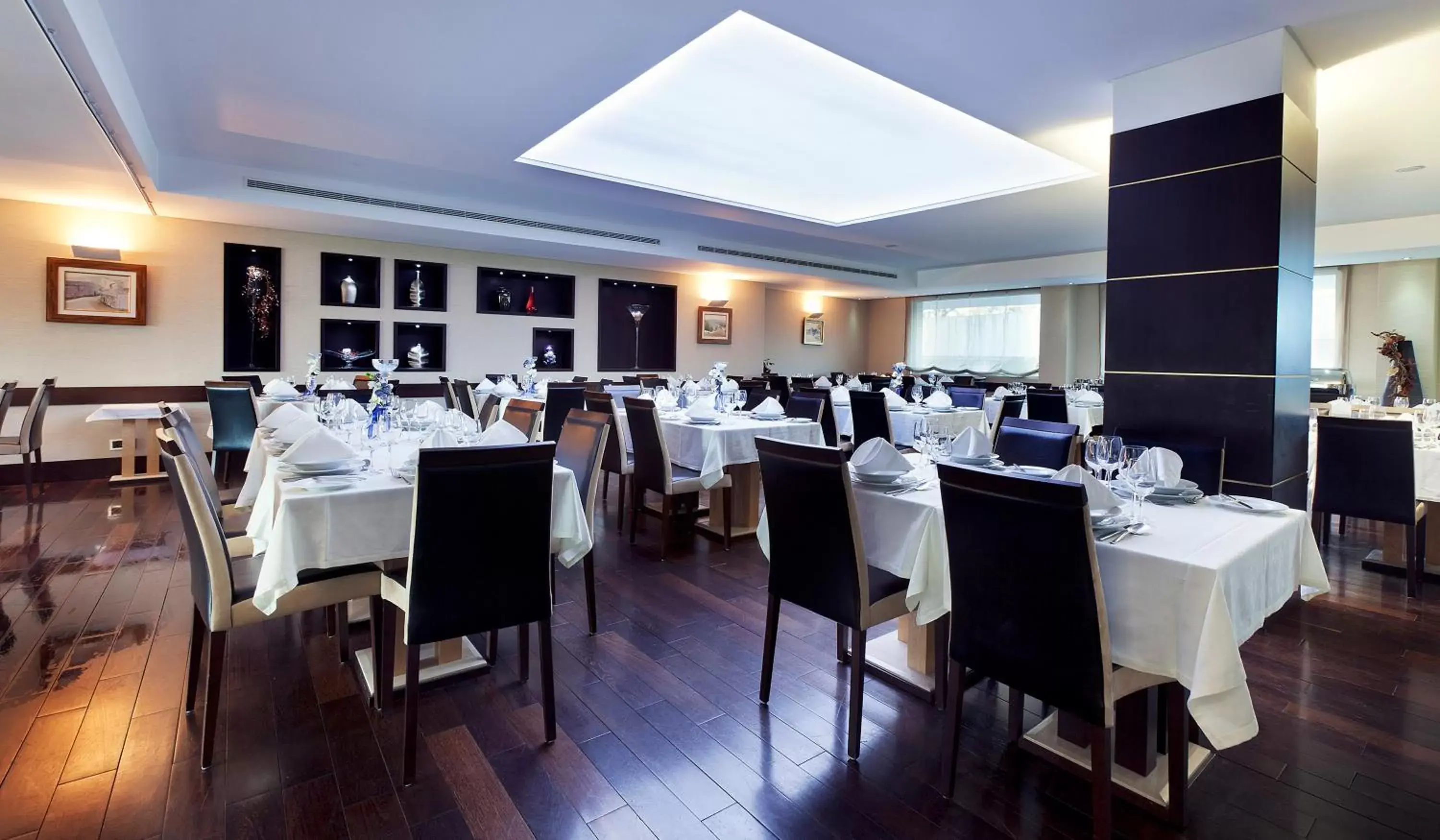 Restaurant/Places to Eat in Hotel Lux Fatima