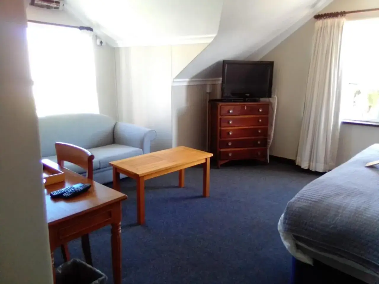 TV and multimedia, Seating Area in Blue Bay Lodge
