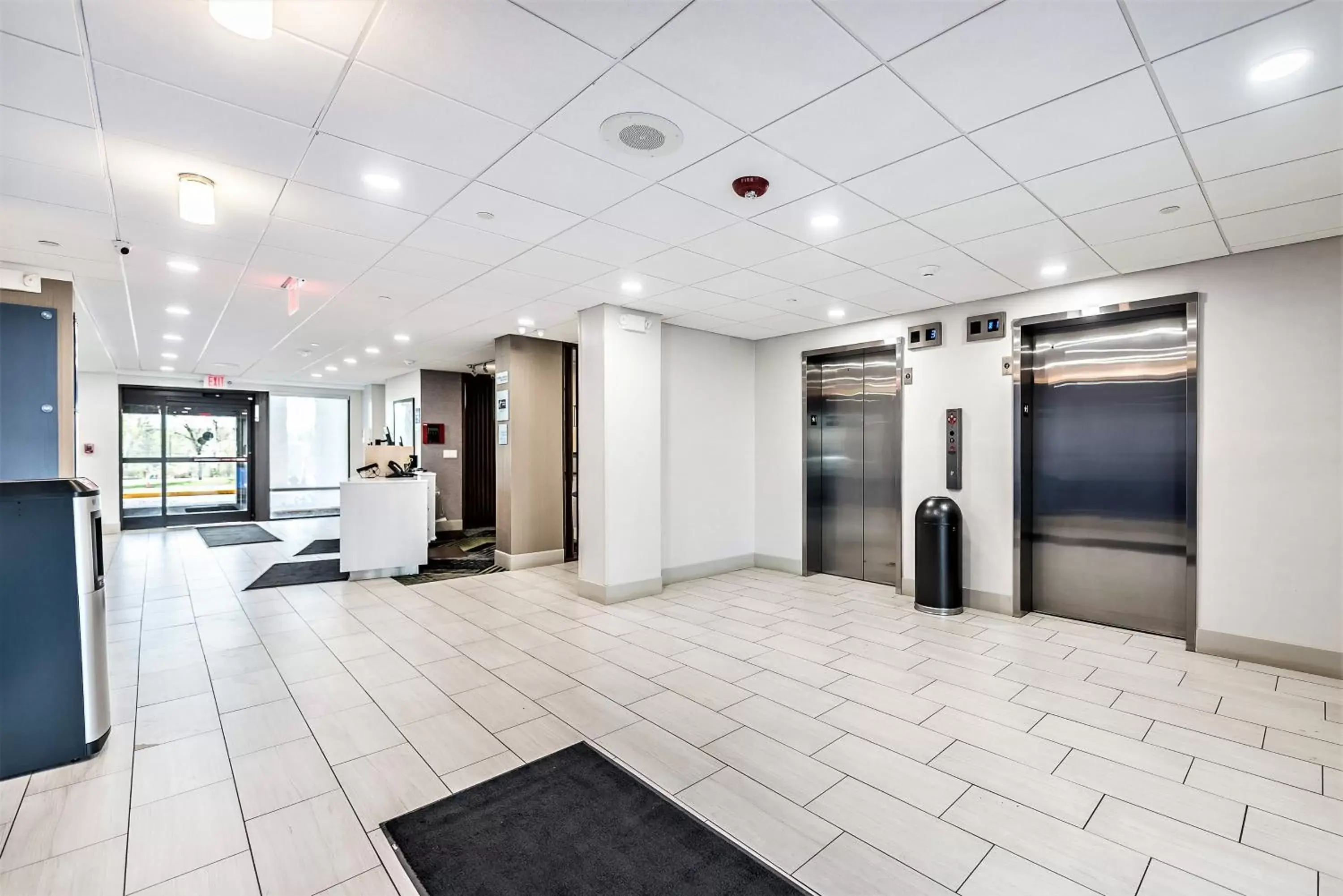 Lobby or reception in Holiday Inn Express Flint-Campus Area by IHG Lobby or reception in Holiday Inn Express Flint-Campus Area by IHG