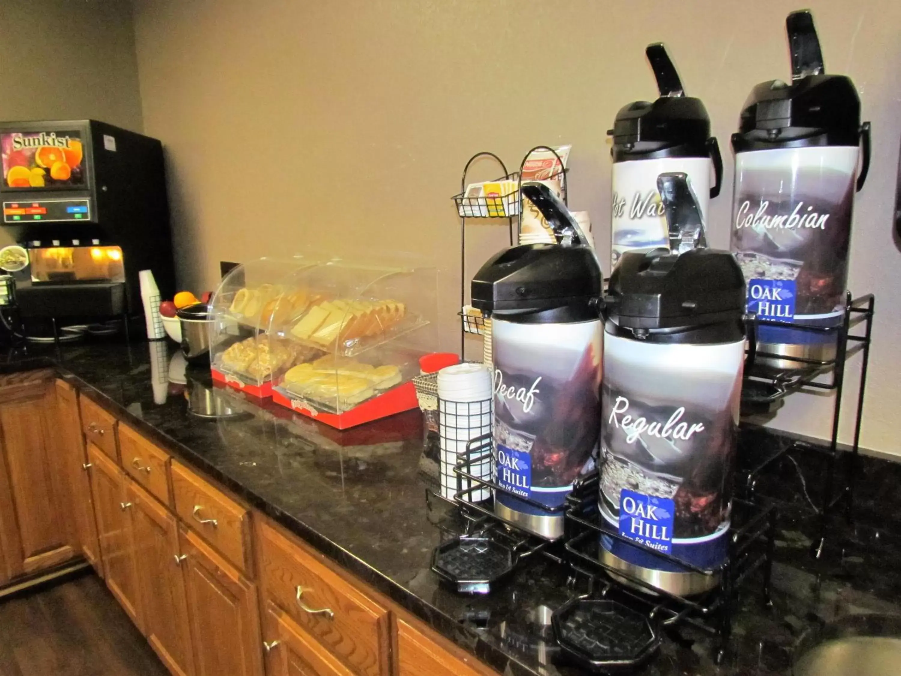 Continental breakfast in Oak Hill Inn & Suites