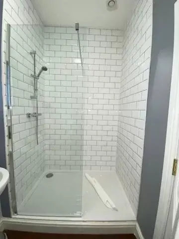 Shower, Bathroom in The Great Western Hotel