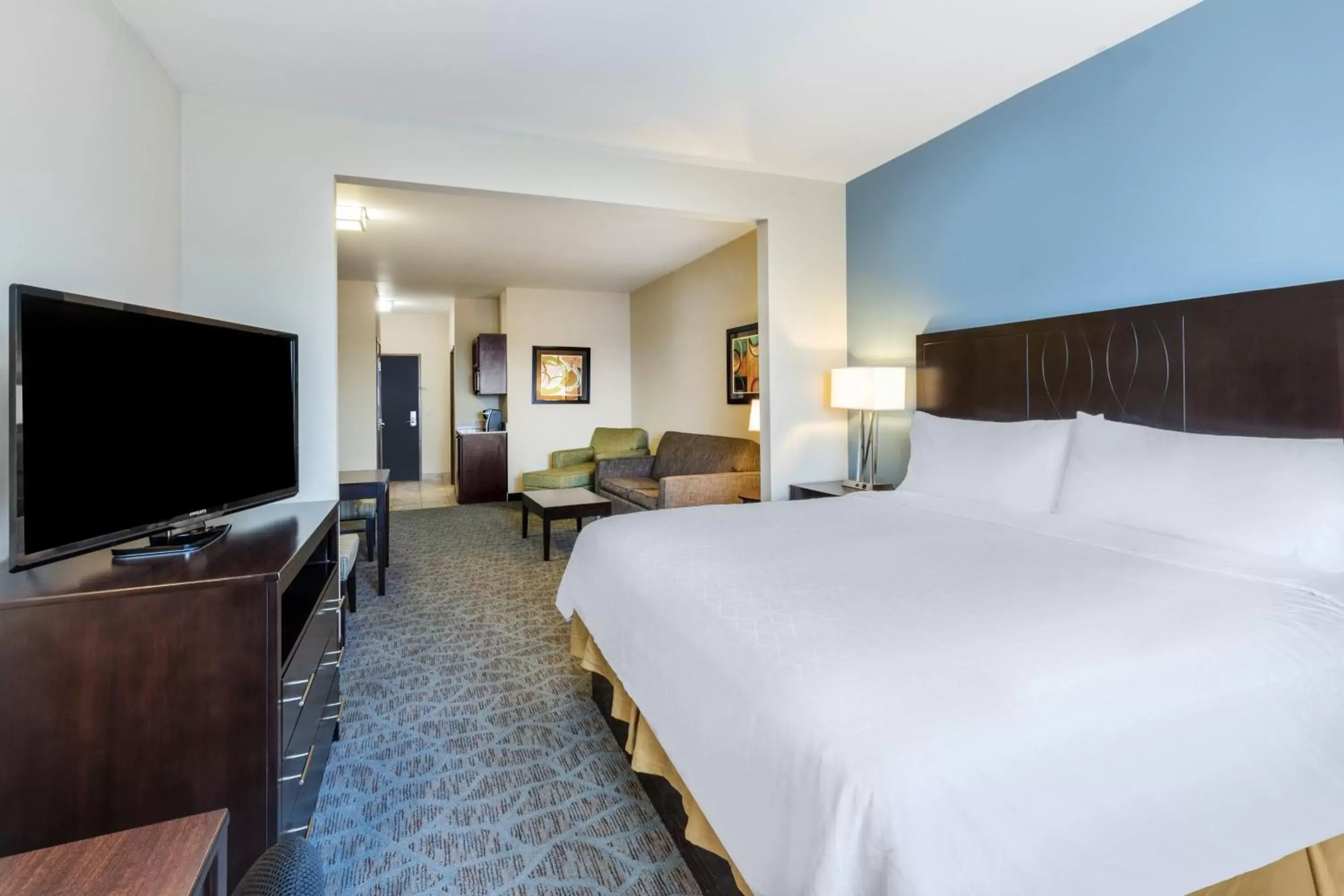 Bedroom, Bed in Holiday Inn Express Hotel & Suites Floresville, an IHG Hotel