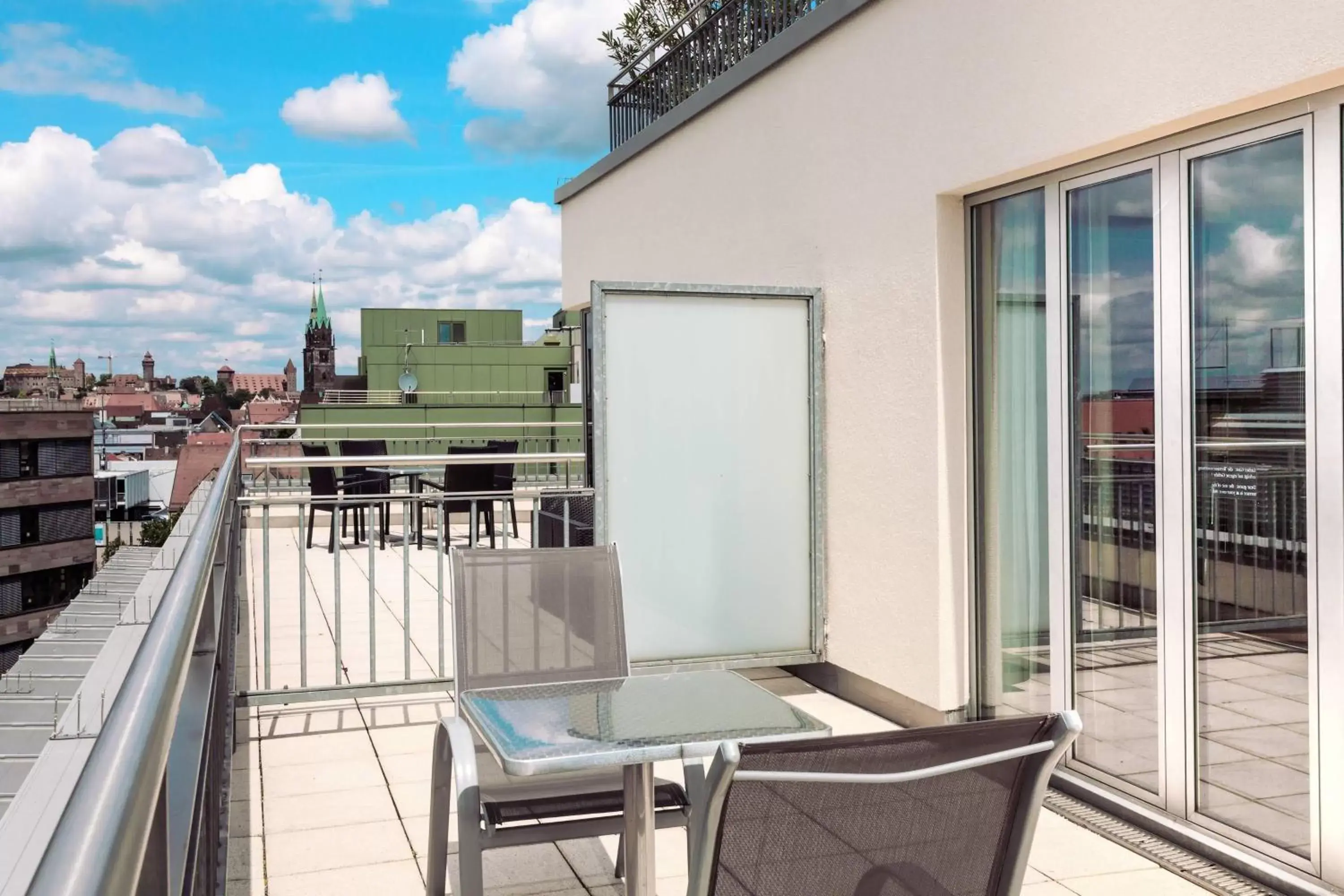 Photo of the whole room, Balcony/Terrace in Sheraton Carlton Nuernberg