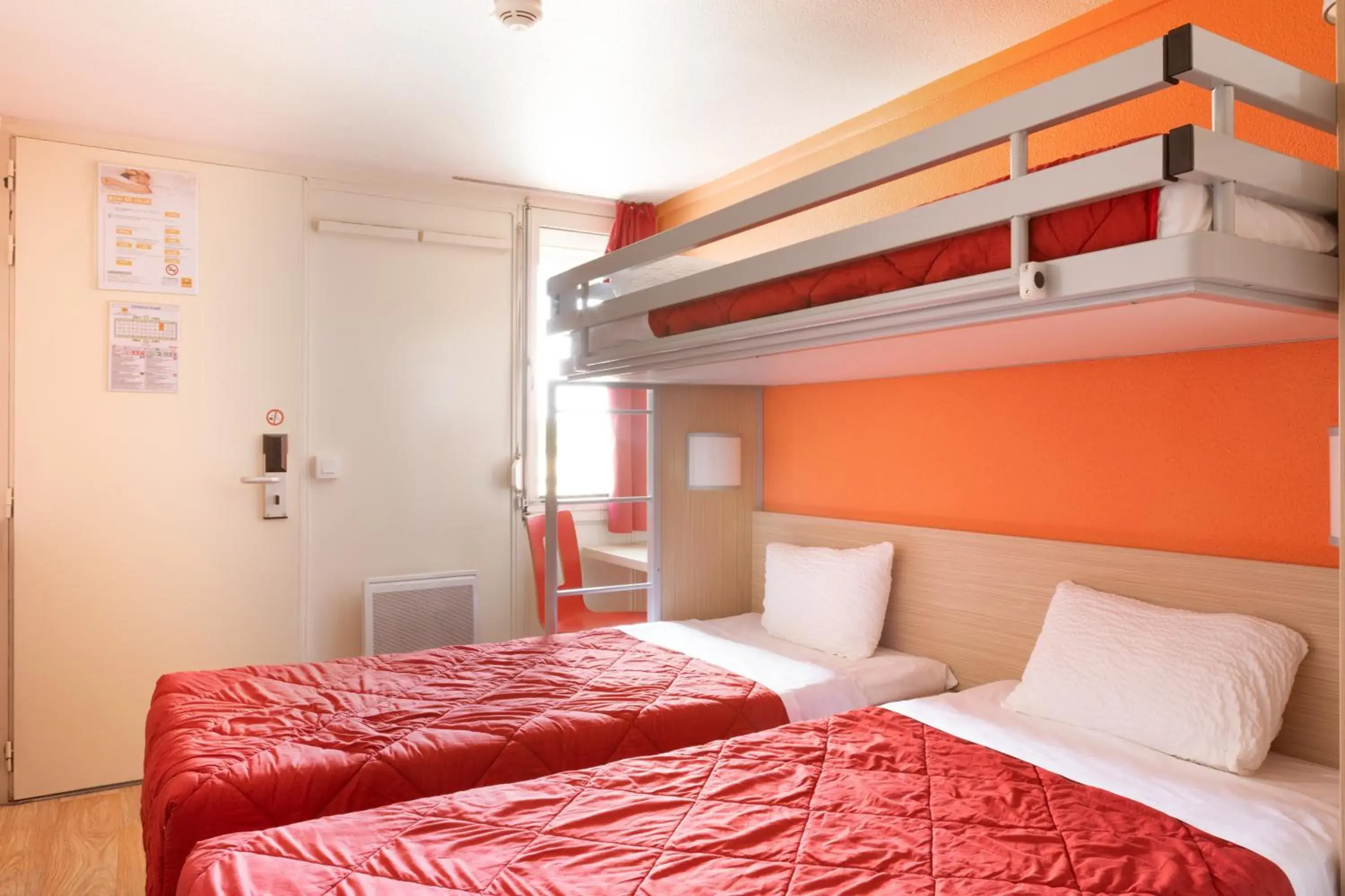 Photo of the whole room, Bunk Bed in Première Classe Châlons-en-Champagne