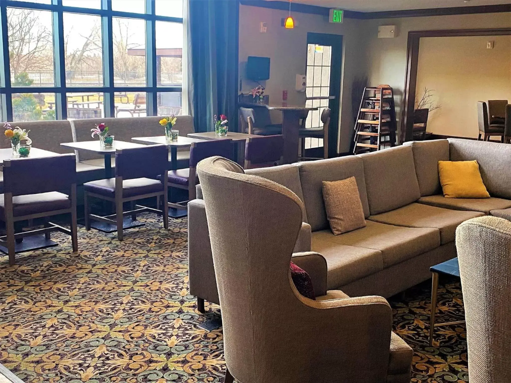 Breakfast, Seating Area in Staybridge Suites Great Falls, an IHG Hotel