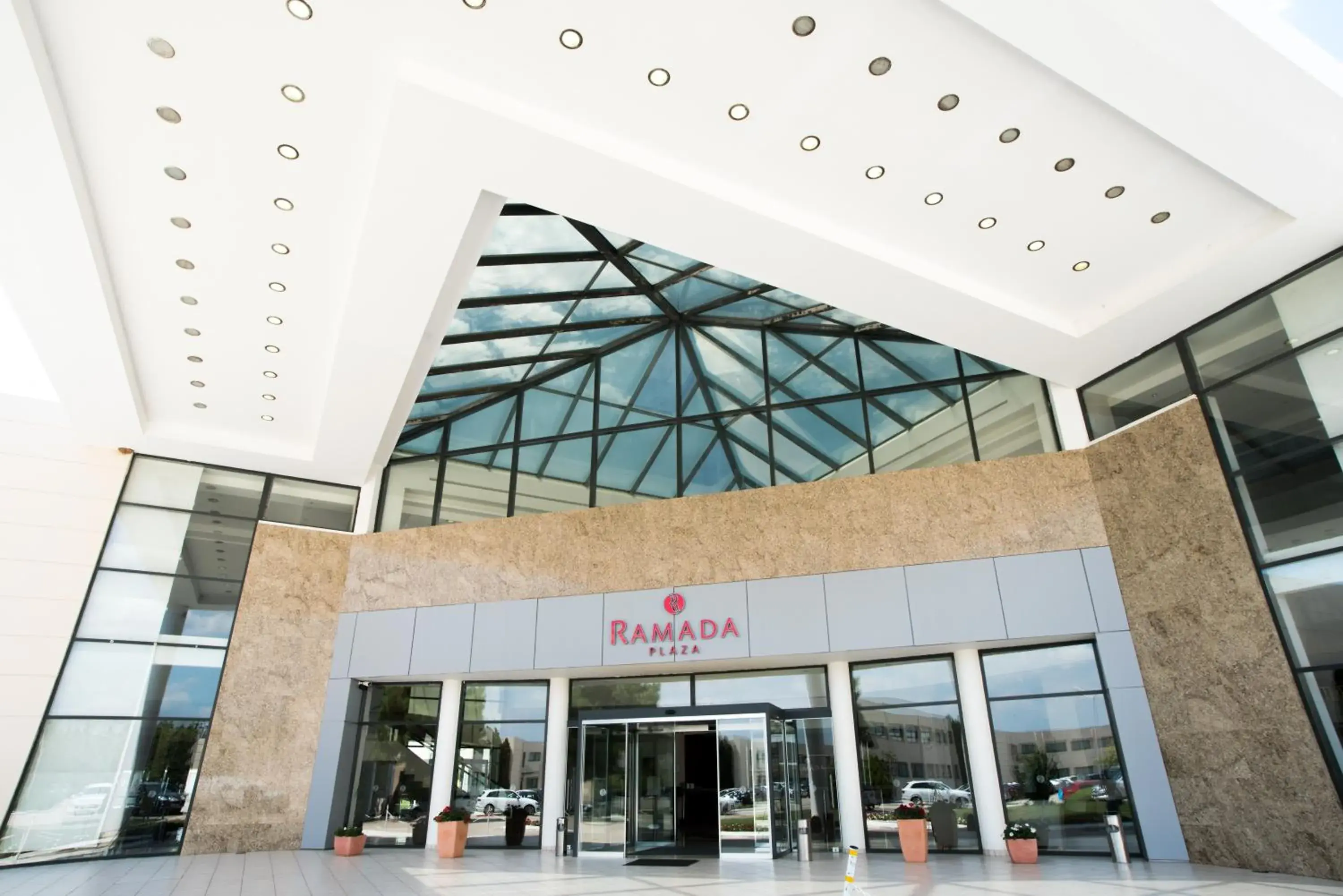 Facade/entrance in Ramada Plaza Thraki