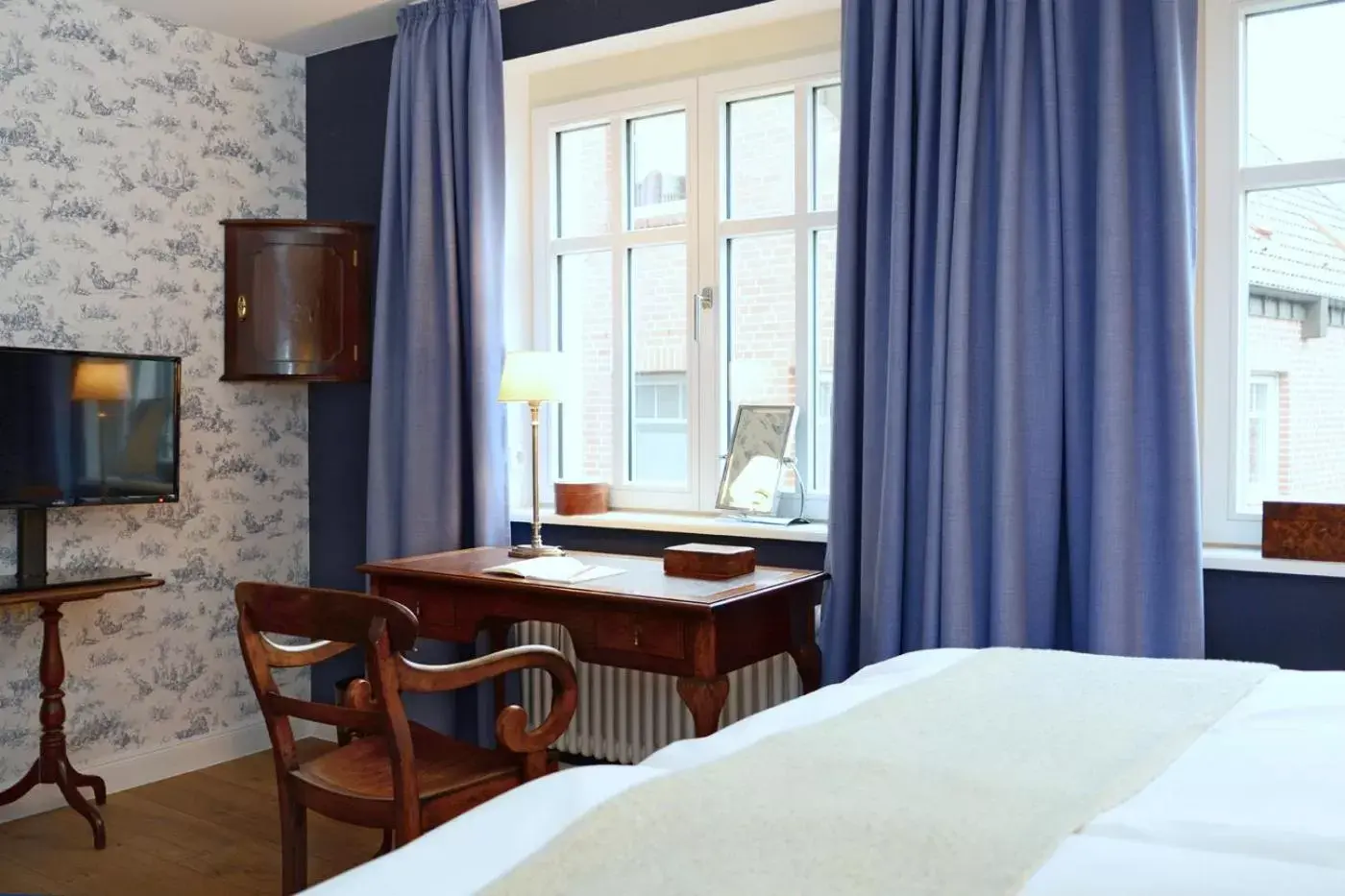 Superior Double - single occupancy - or Twin Room with air conditioner in Hotel No. 11 Superior Double - single occupancy - or Twin Room with air conditioner in Hotel No. 11