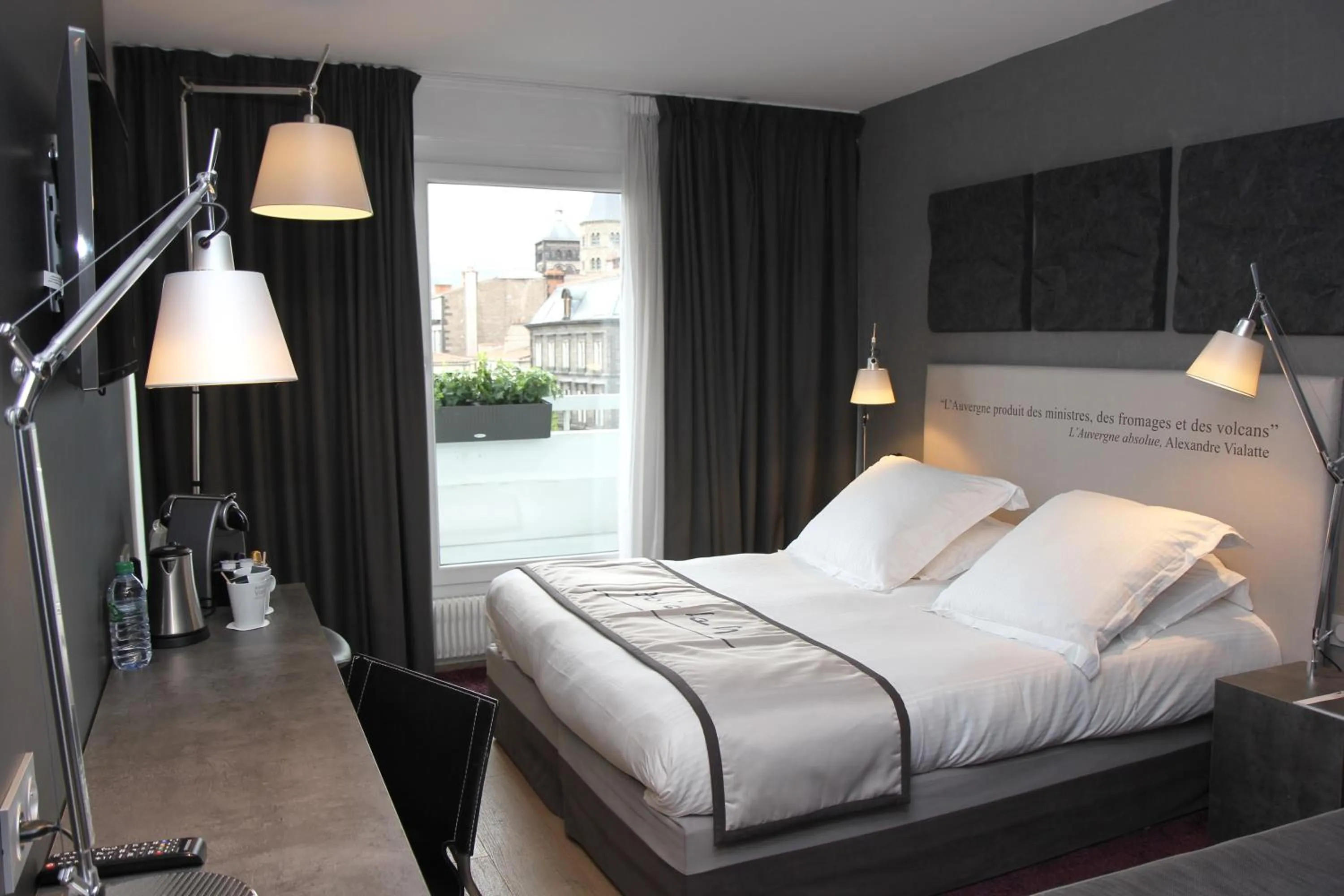 Photo of the whole room, Bed in Hotel Litteraire Alexandre Vialatte, BW Signature Collection