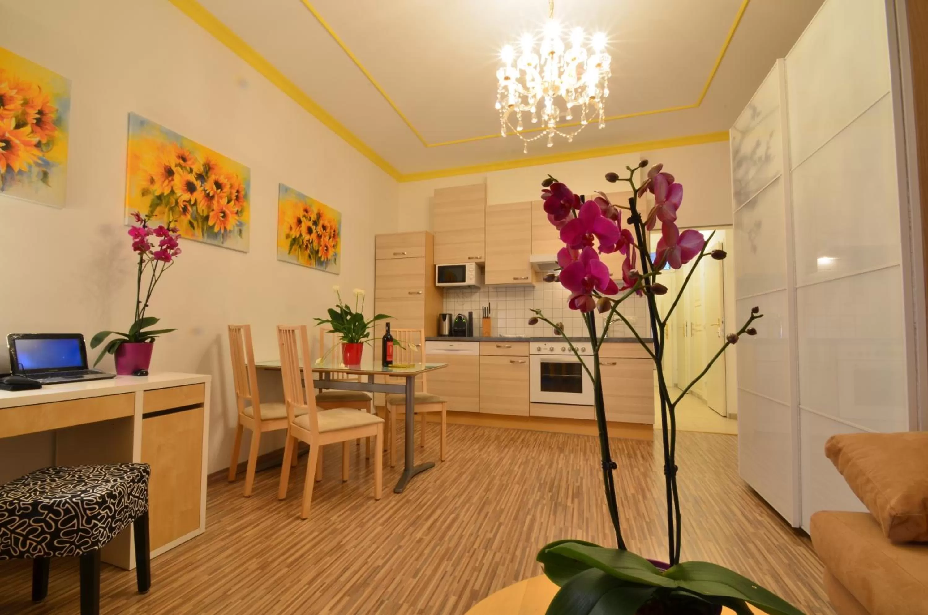 Kitchen or kitchenette in AJO Apartments - Messe City Flat - Self-Check-in