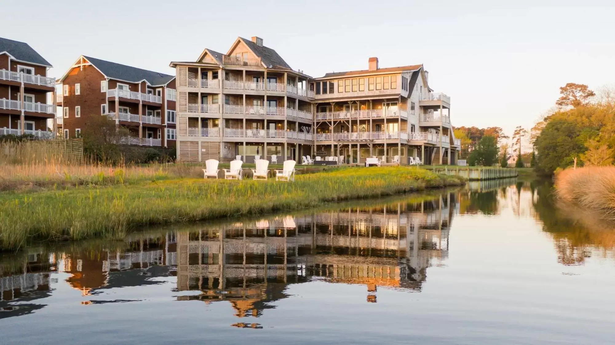 Property Building in The Burrus House Inn Waterfront Suites