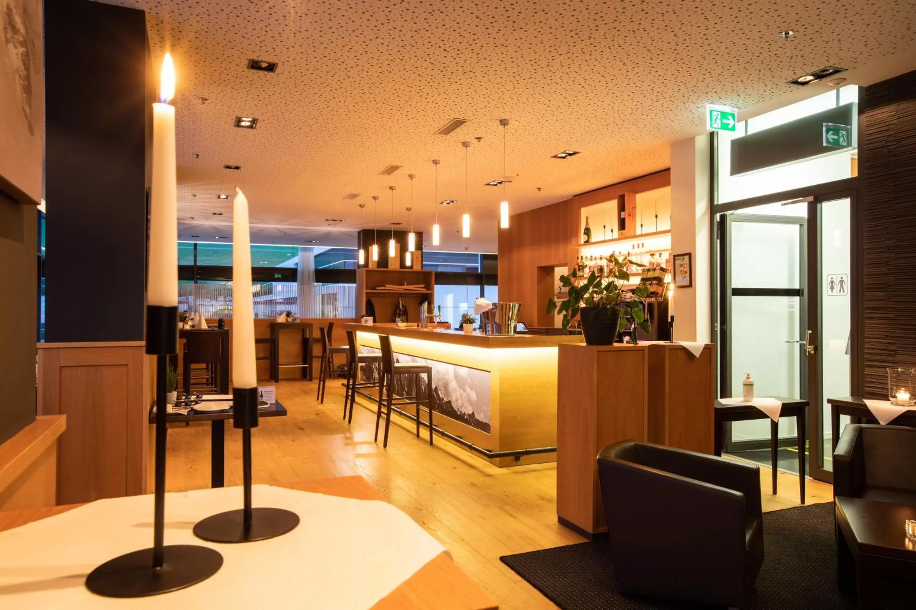 Restaurant/places to eat, Lounge/Bar in Mercure Chur City West