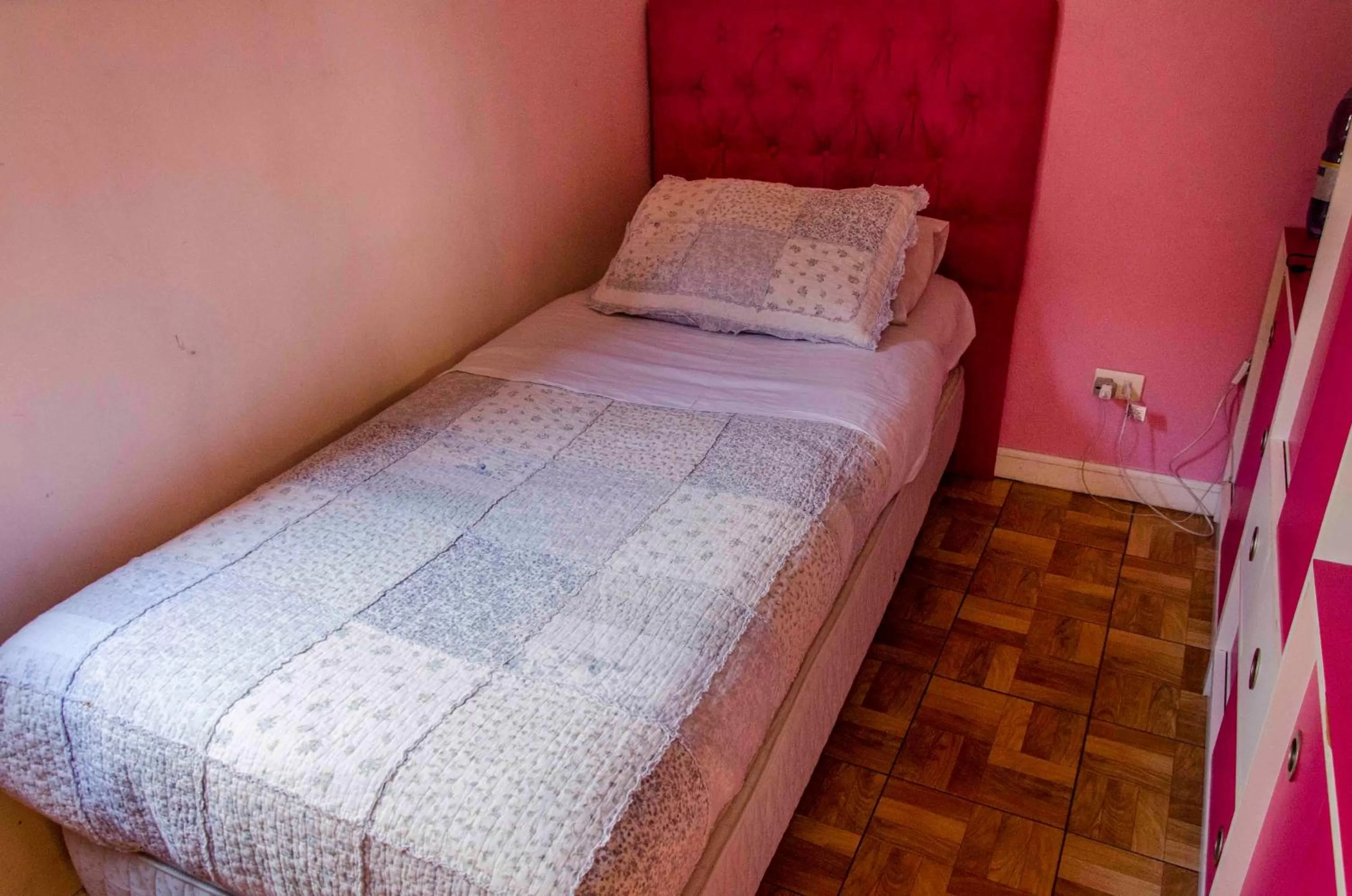 Bed in Bed and Breakfast Manque