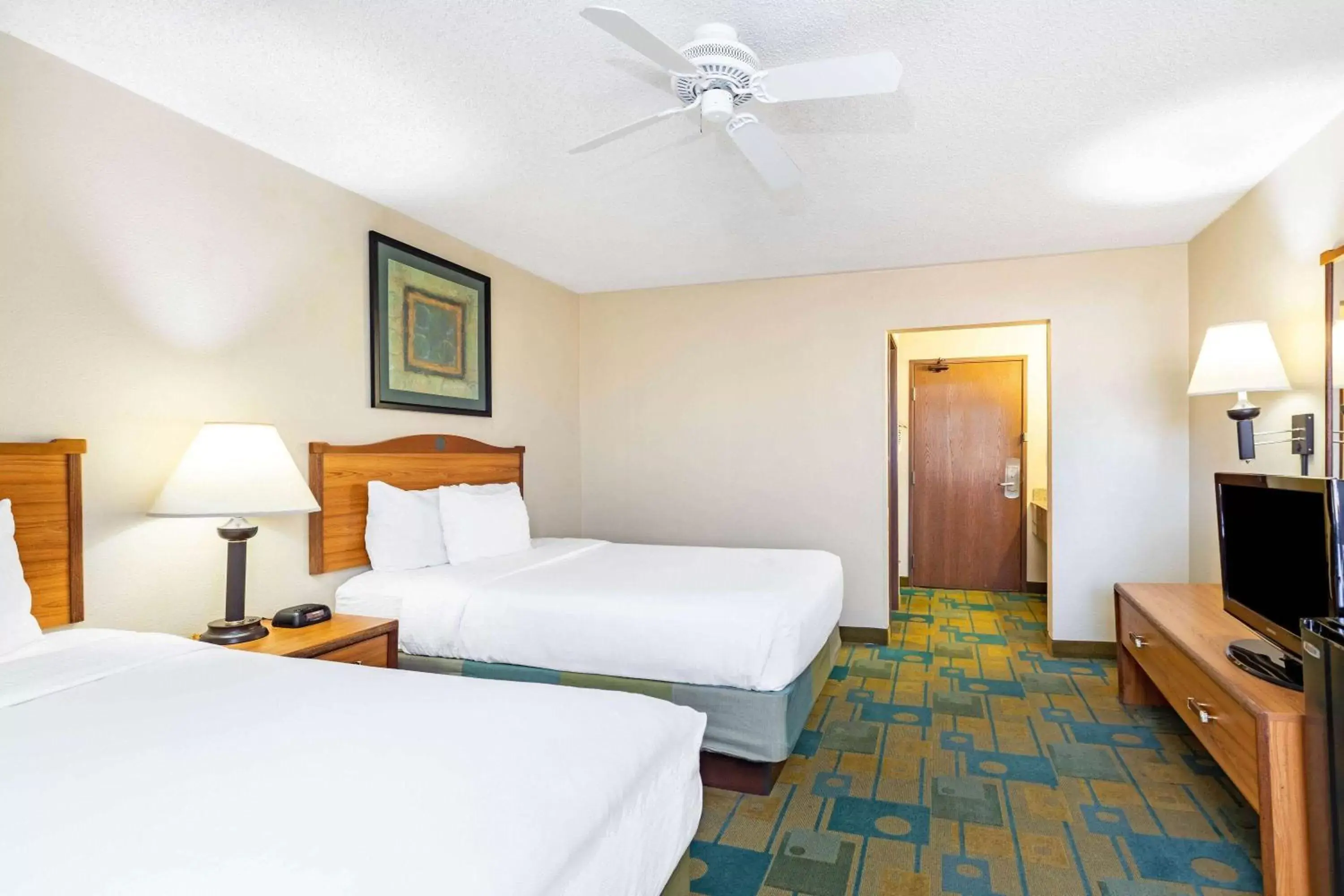 Photo of the whole room, Bed in La Quinta by Wyndham El Paso East