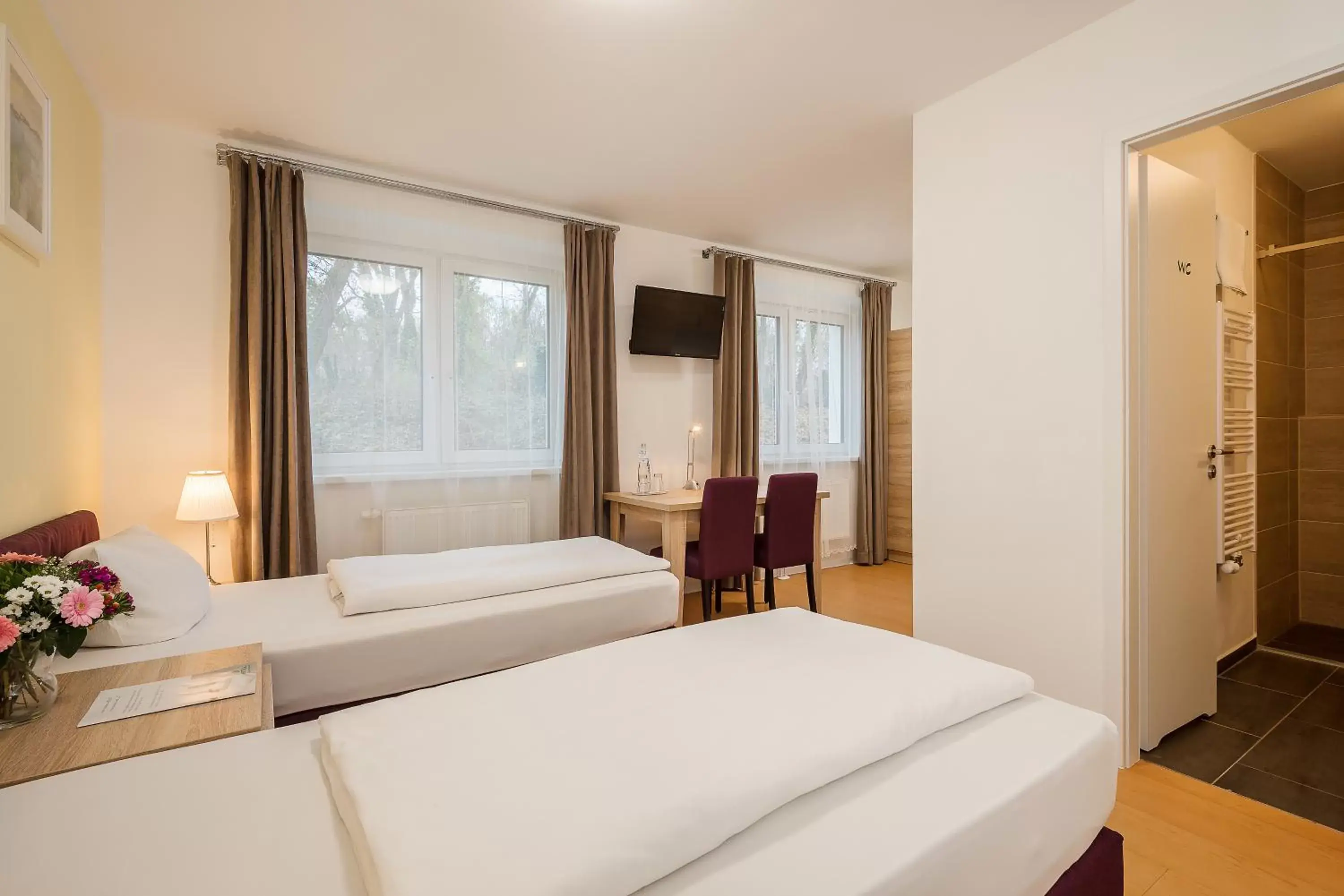 Photo of the whole room, Bed in Hotel City Green Berlin