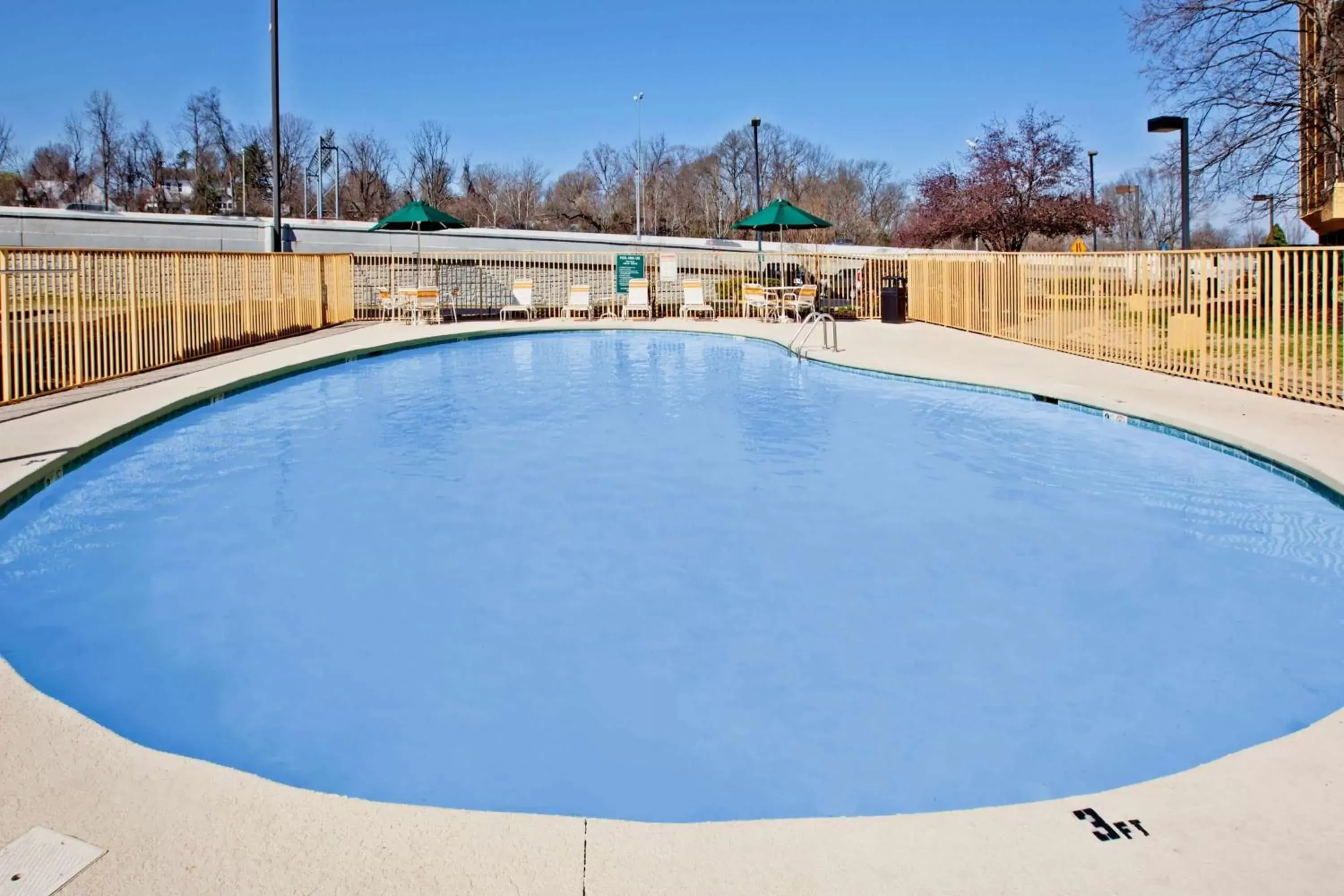 On site, Swimming Pool in La Quinta by Wyndham Nashville Airport/Opryland