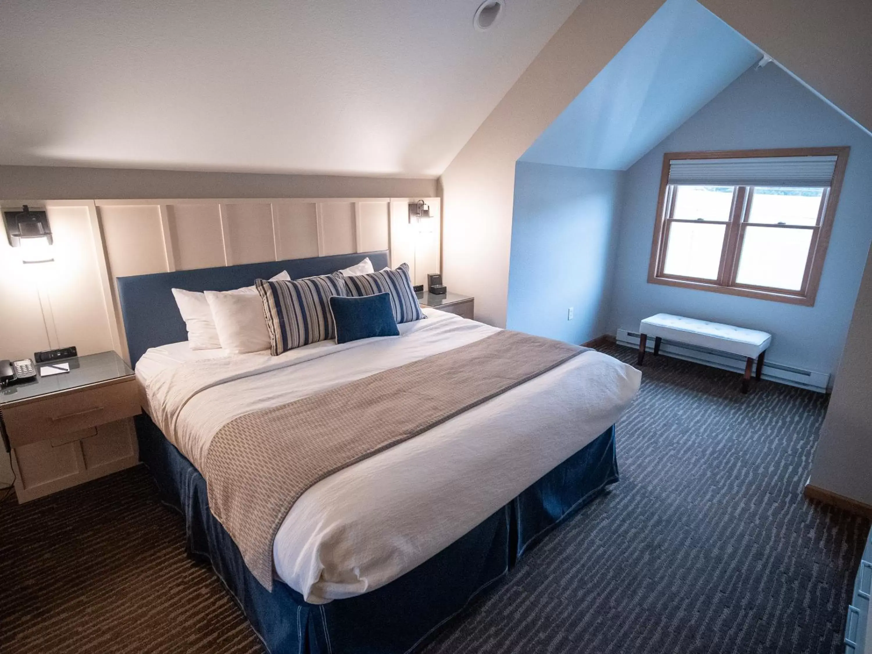 One-Bedroom Penthouse Suite in Beacon Pointe on Lake Superior