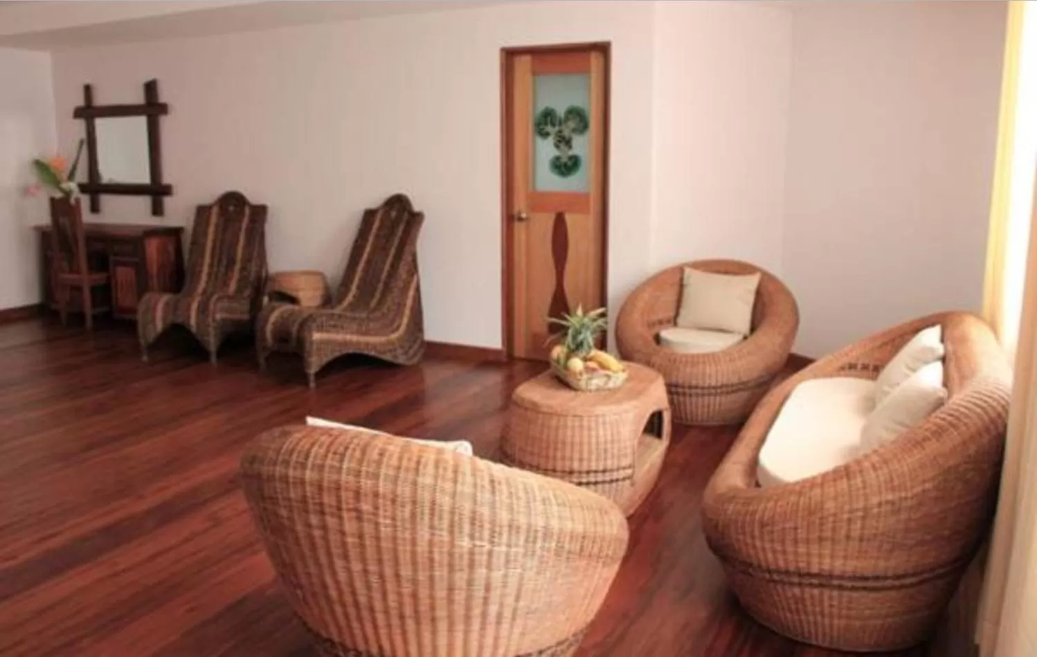 Seating area in Corto del Mar Hotel