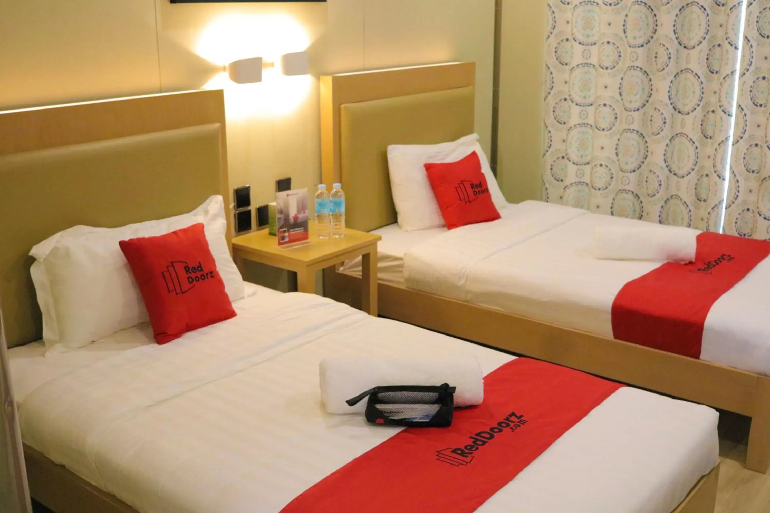 Bed in RedDoorz Plus @ AS Fortuna Cebu