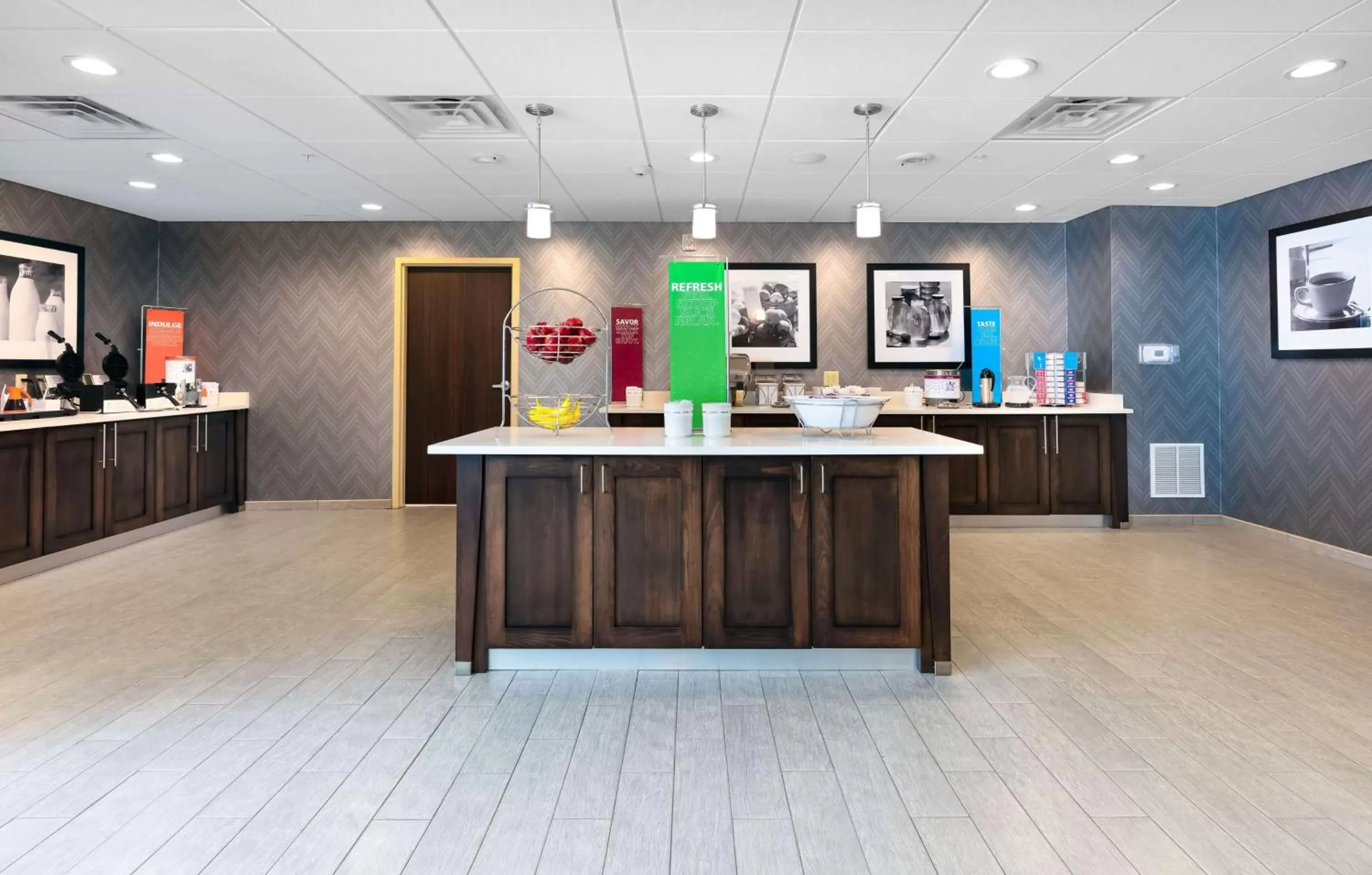 Dining area in Hampton Inn Wetumpka