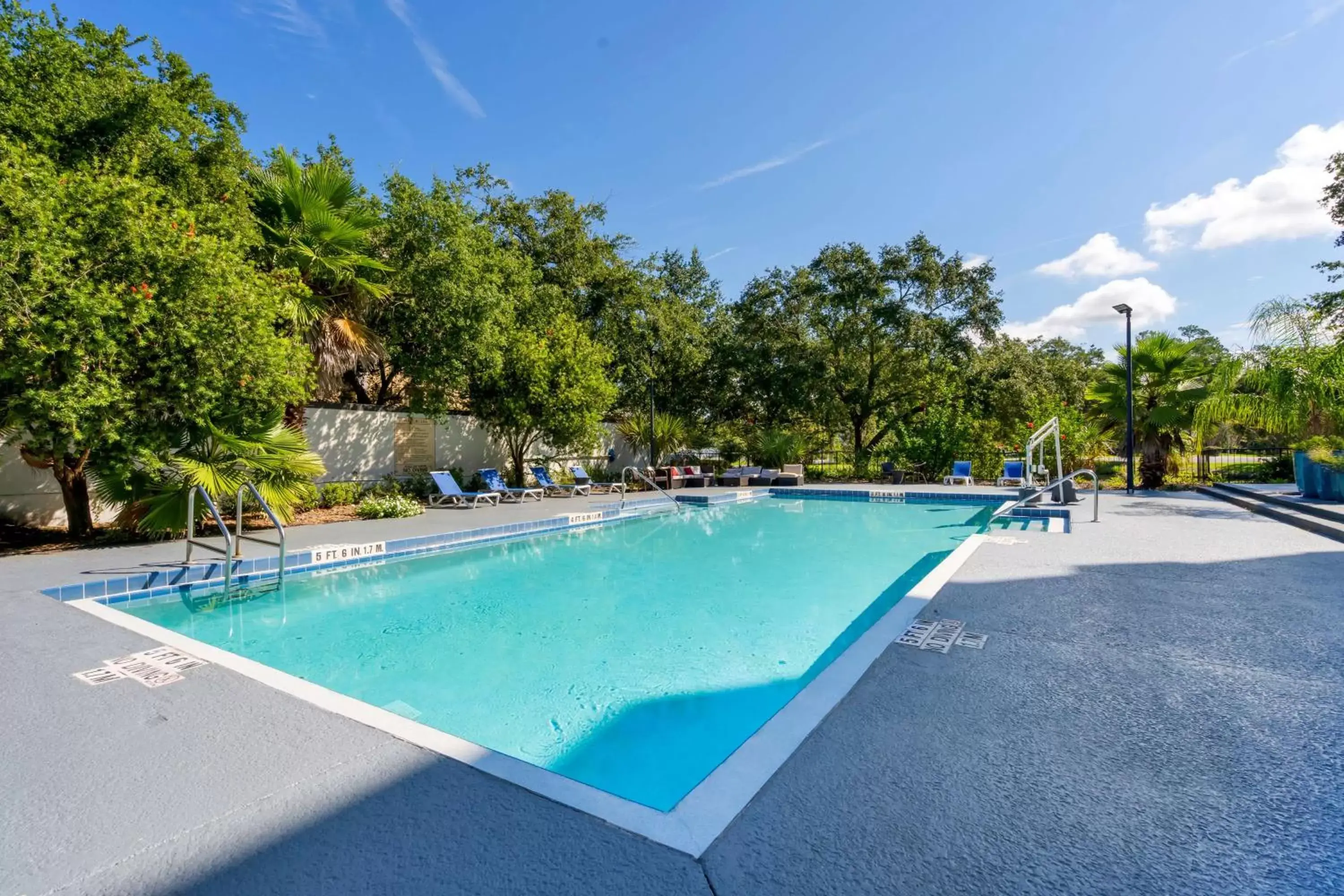 Pool view, Swimming Pool in Premier Jacksonville Deerwood Hotel