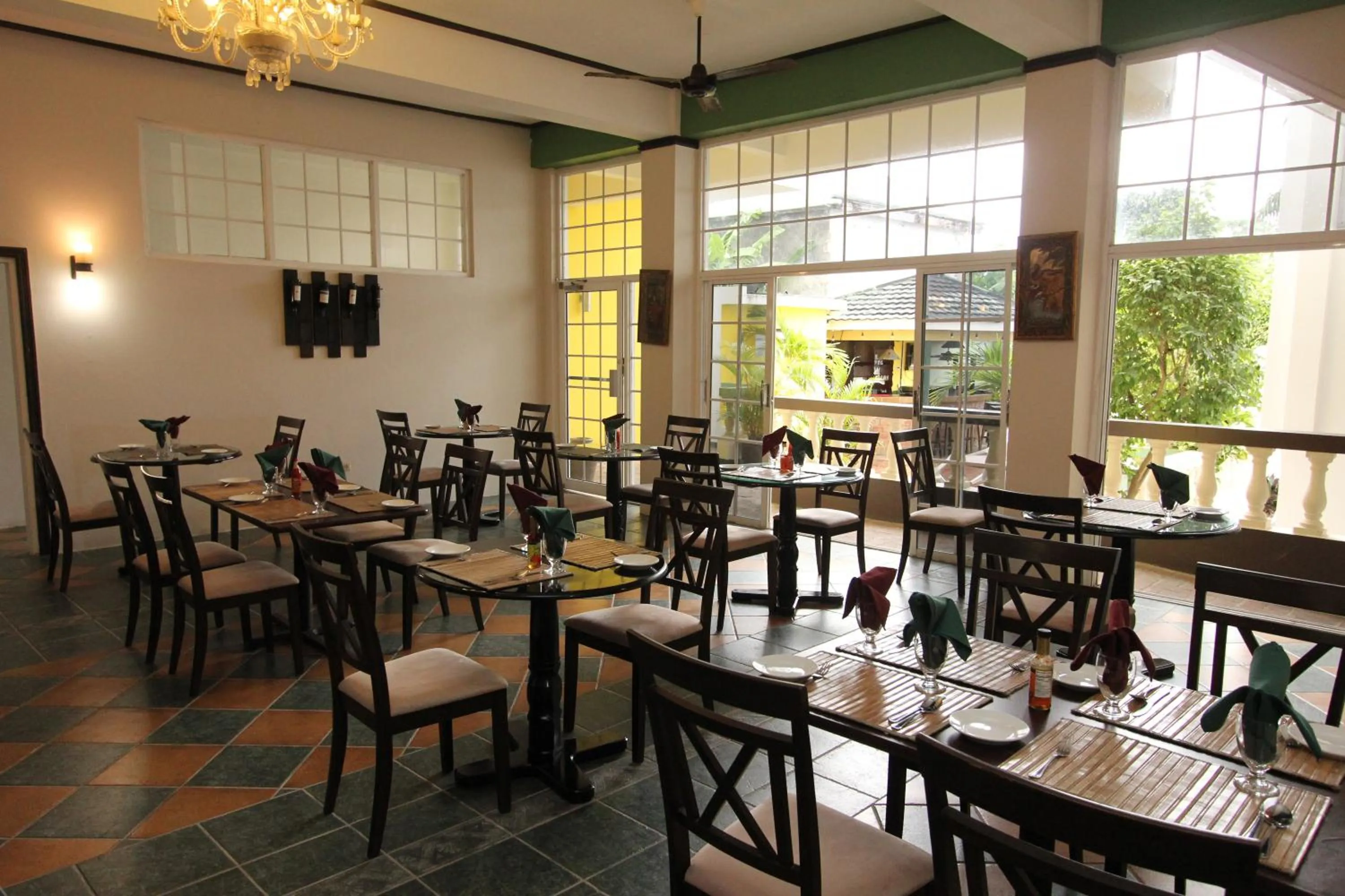 Restaurant/places to eat in Match Resort