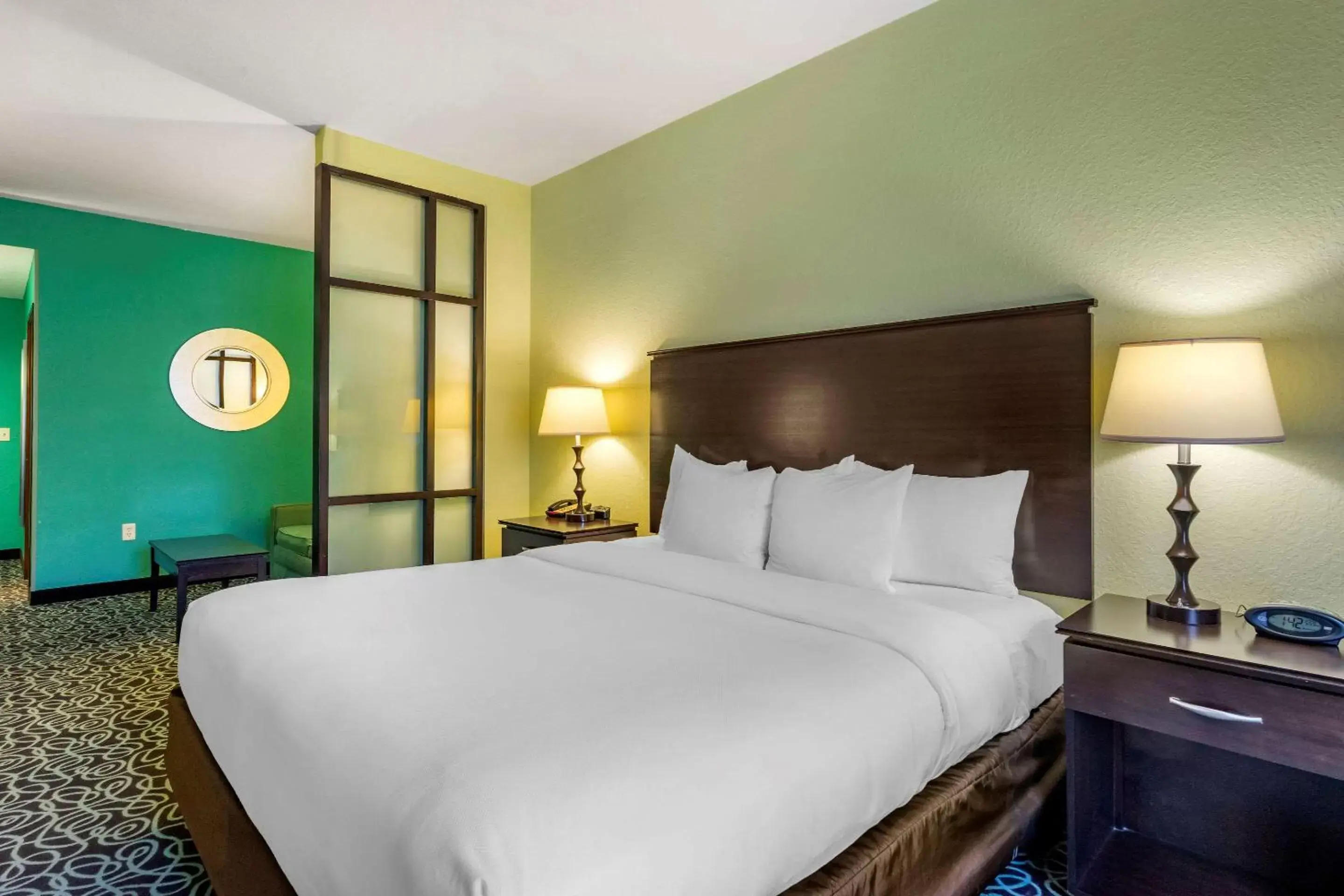 Bed in Comfort Suites Tampa Fairgrounds - Casino