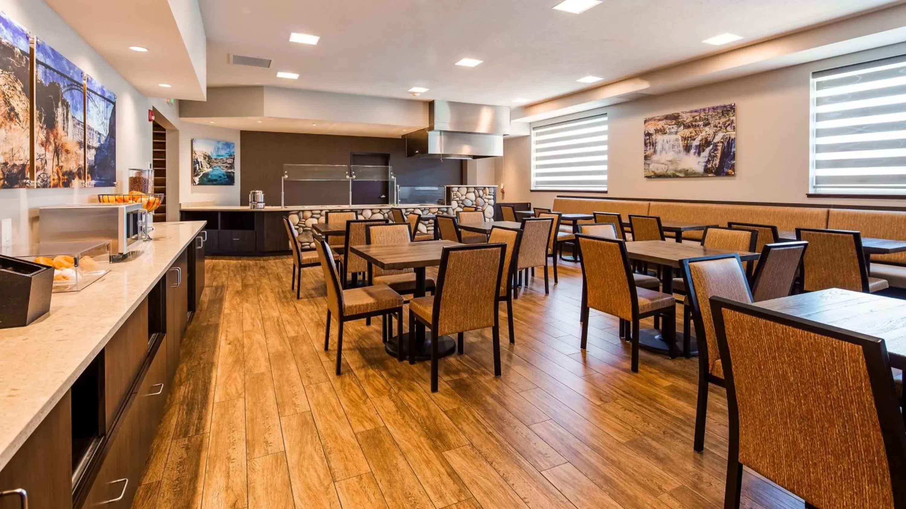 Restaurant/Places to Eat in Best Western Sawtooth Inn and Suites