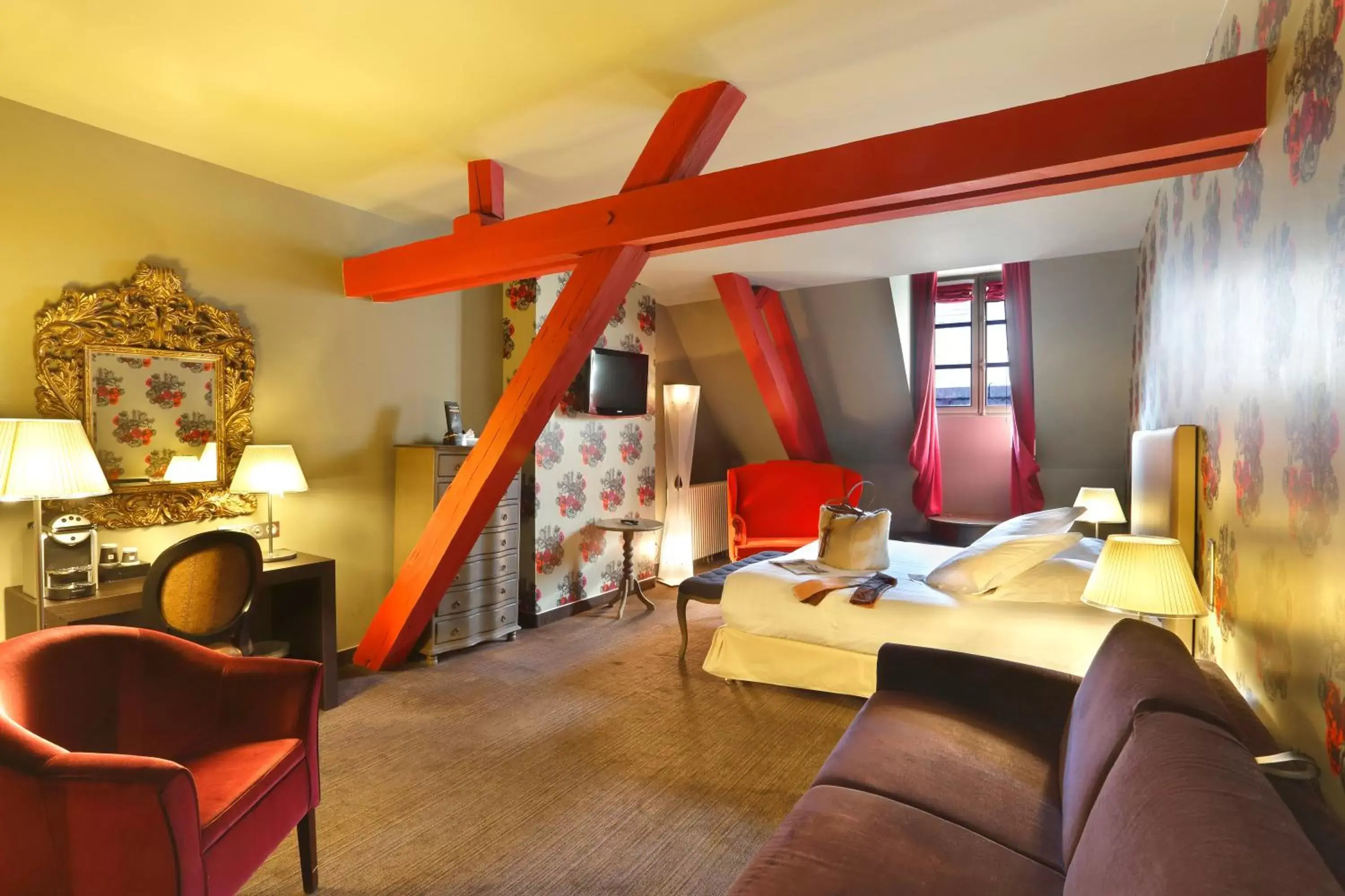 Bedroom, Seating Area in Hôtel de Paris