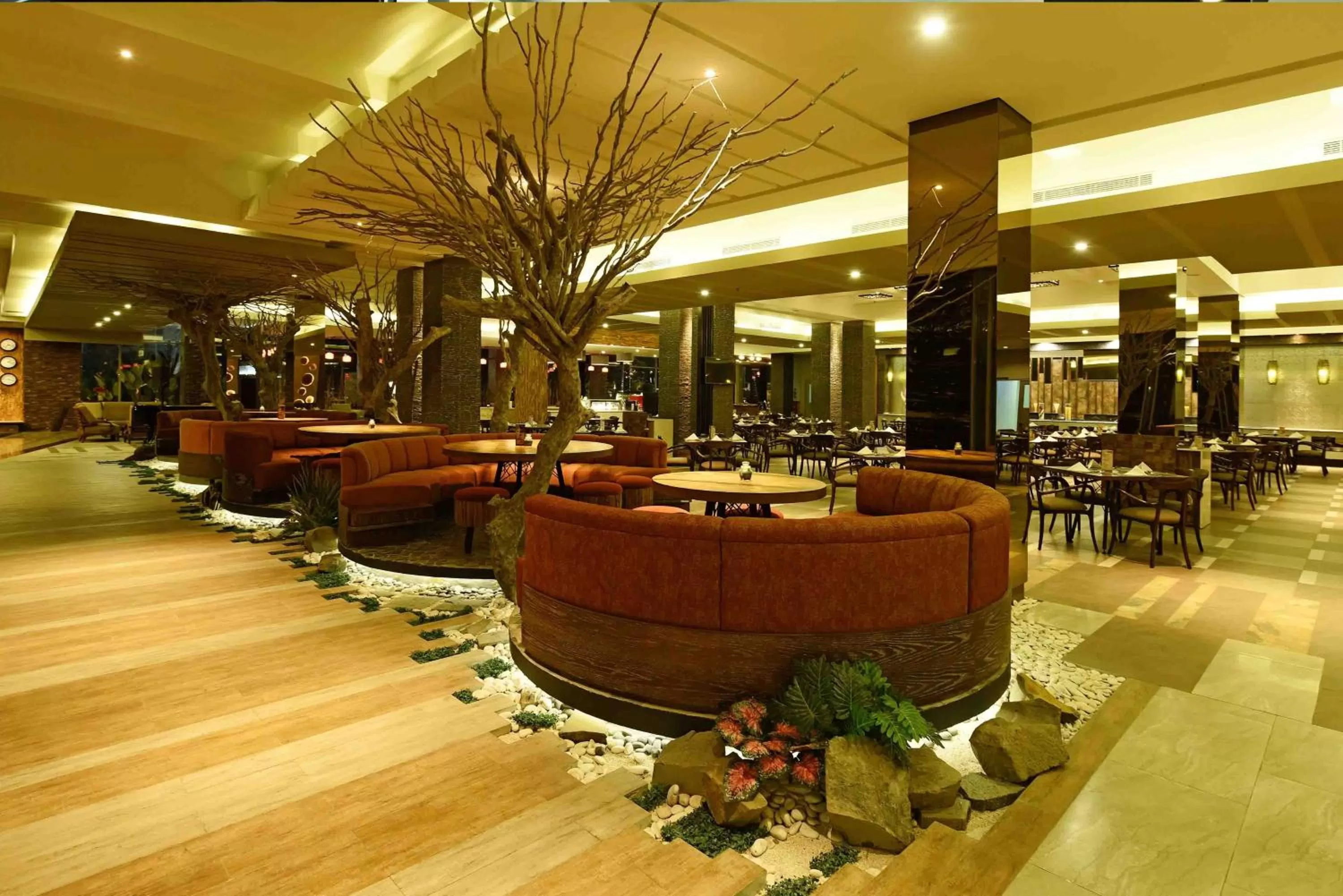 Restaurant/places to eat in Holiday Inn Cikarang Jababeka by IHG