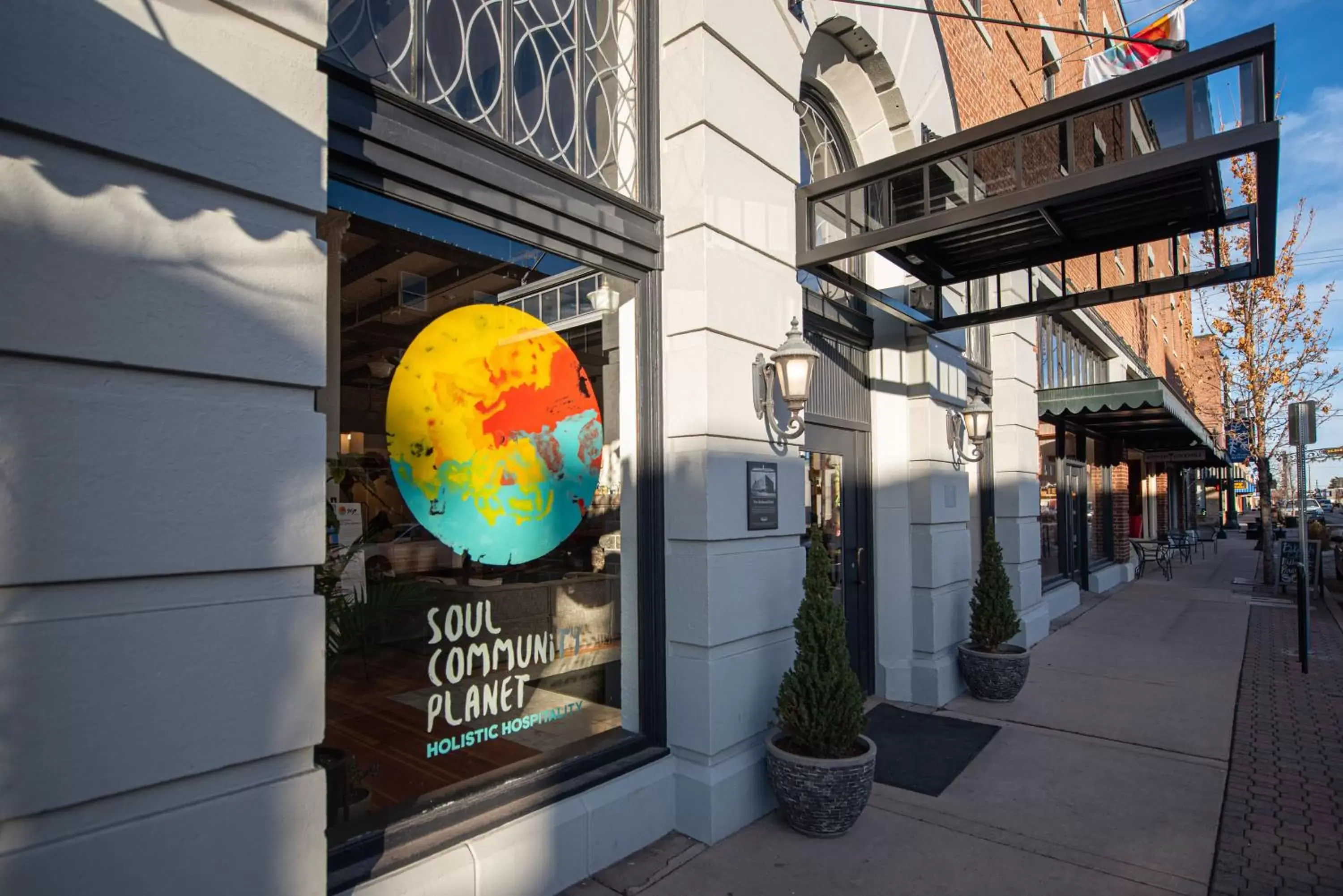 Facade/entrance, Property Logo/Sign in SCP Redmond Hotel