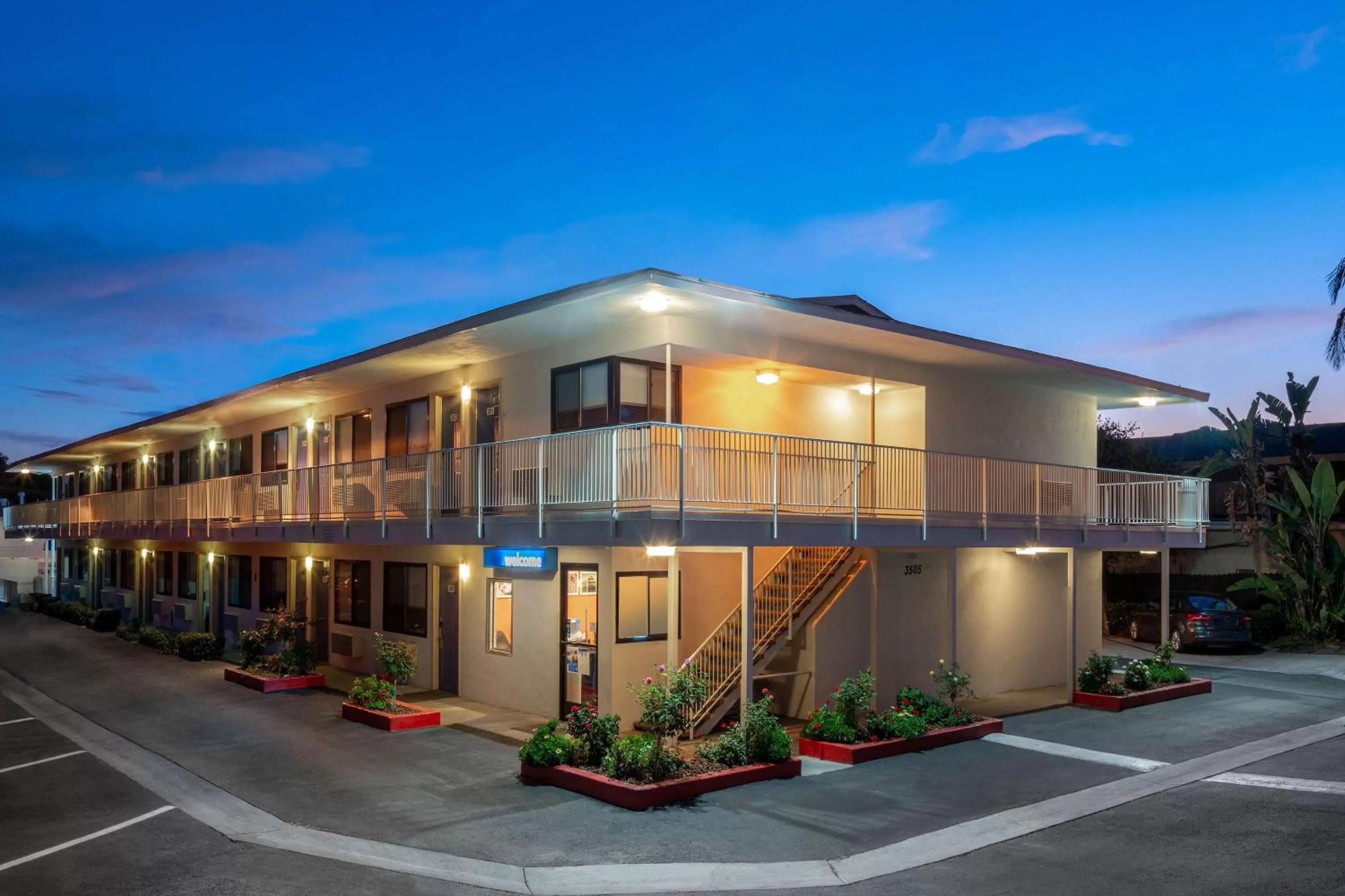 Property building in Motel 6-Santa Barbara, CA - State Street