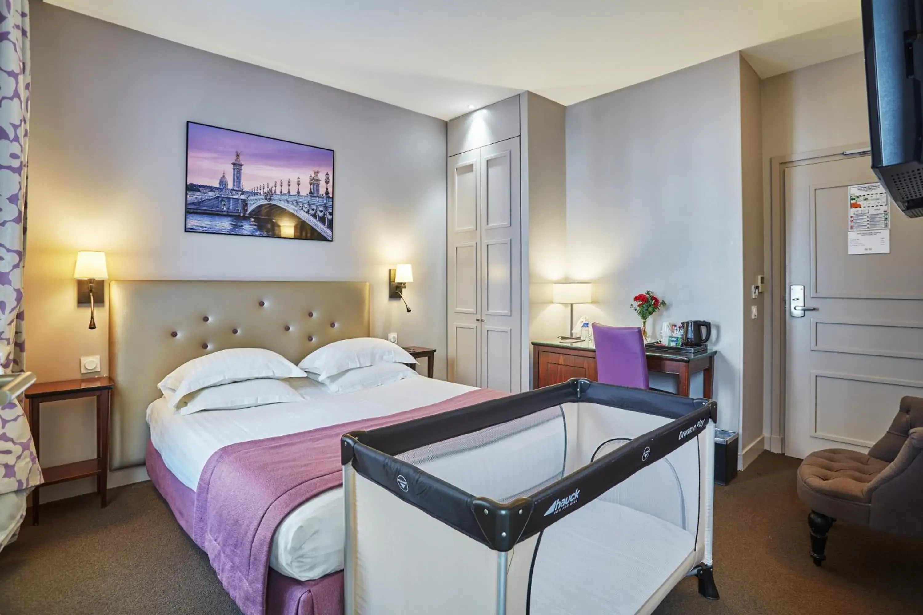 Bedroom, Bed in Hôtel Le Relais Saint Charles