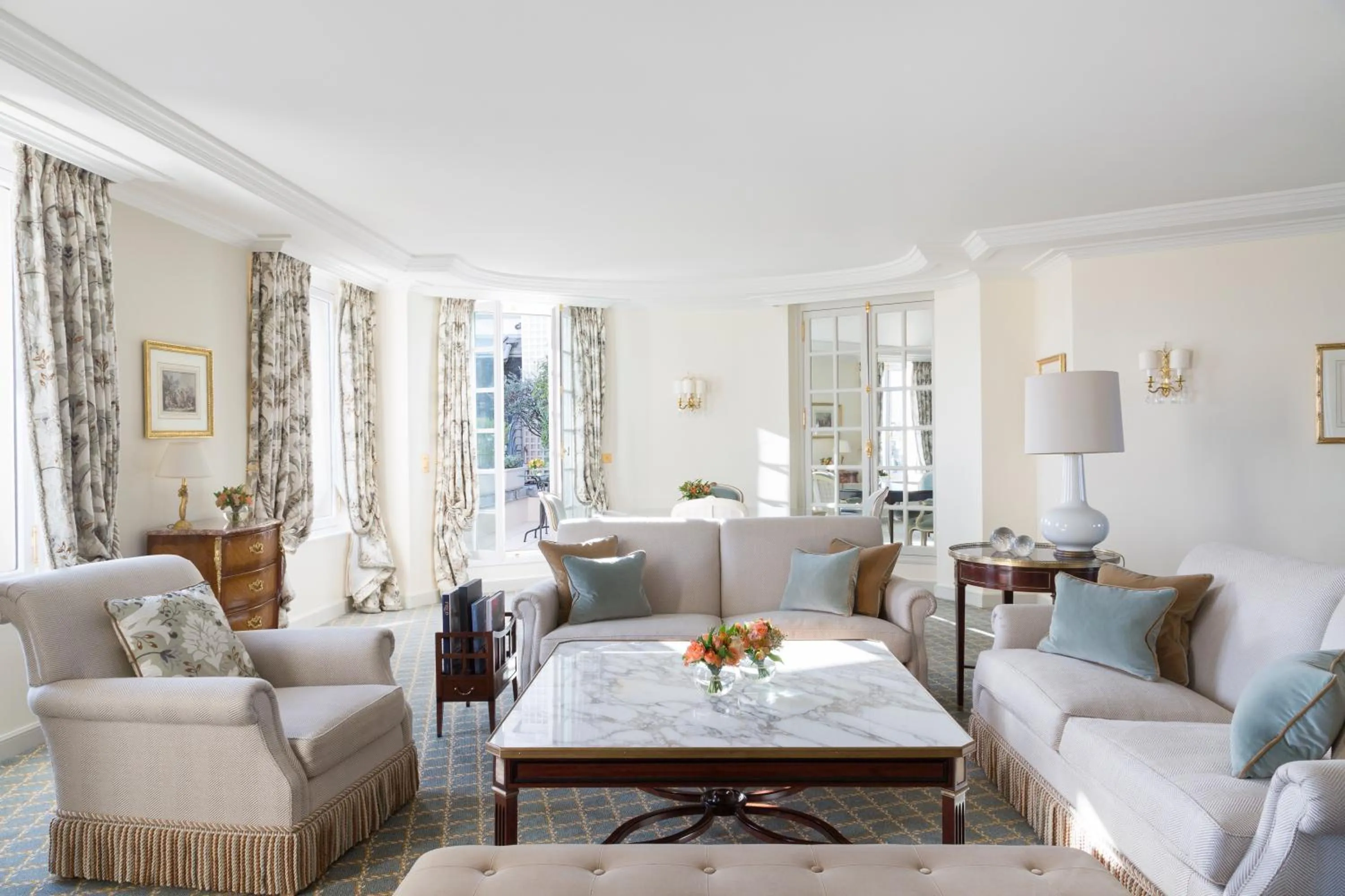 Living room in Le Bristol Paris, Oetker Hotels