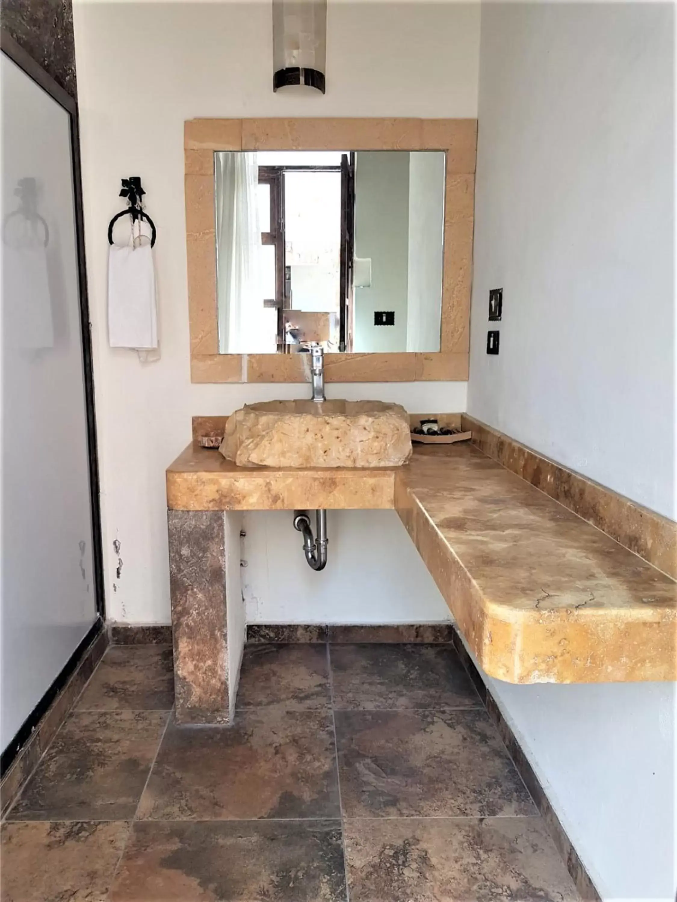 Bathroom, Kitchen/Kitchenette in Hotel Boutique Casona Cantera