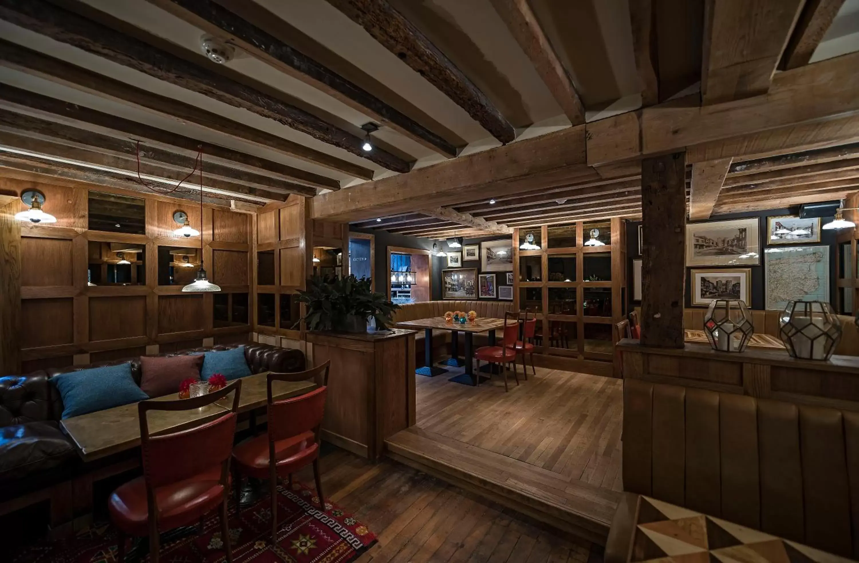Lounge or bar, Lounge/Bar in The Falstaff in Canterbury