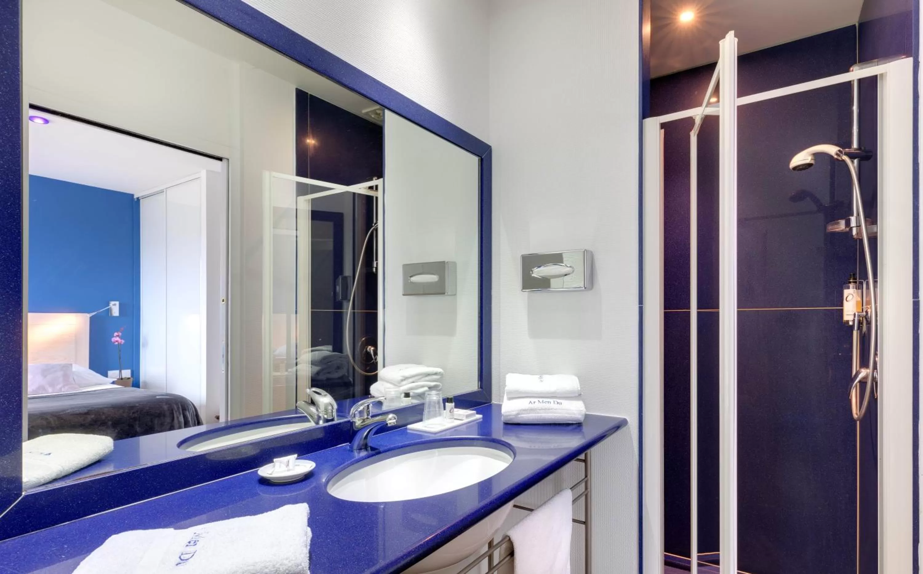 Bathroom in Ar Men Du, Hôtel 3 Etoiles Restaurant Gastronomique Durable