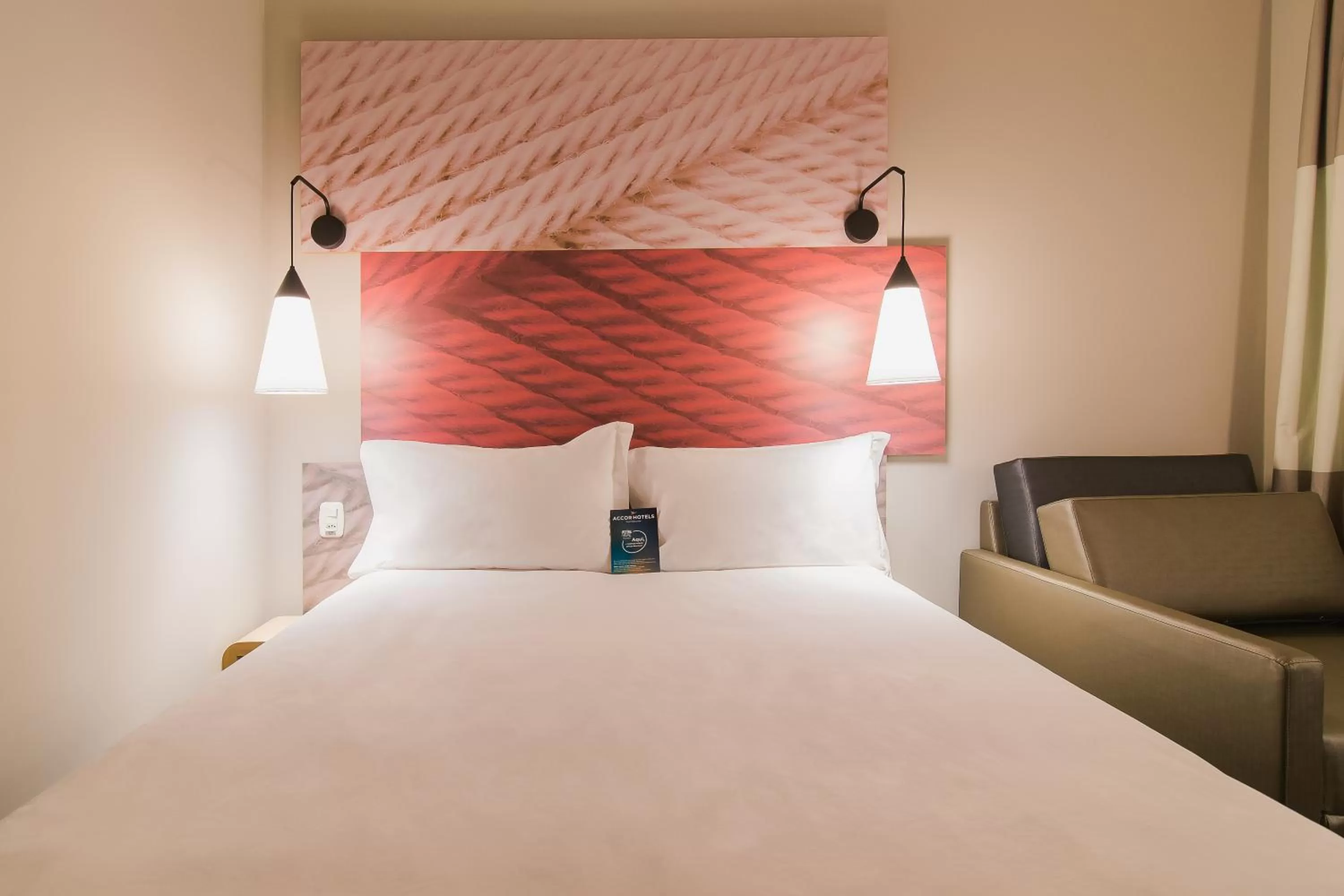 Photo of the whole room, Bed in ibis Erechim