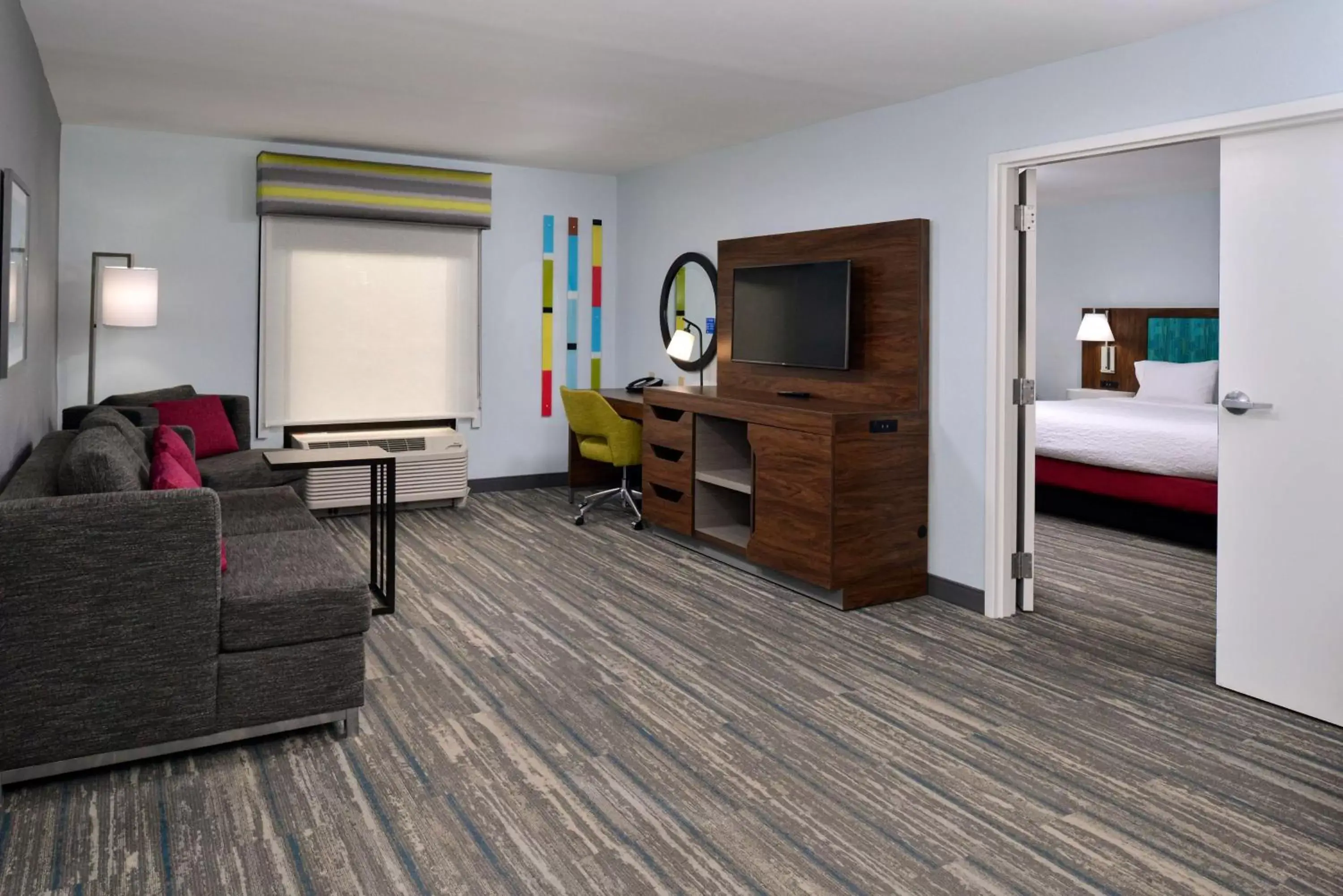 Bedroom, Seating Area in Hampton Inn by HIlton Panama City Beach