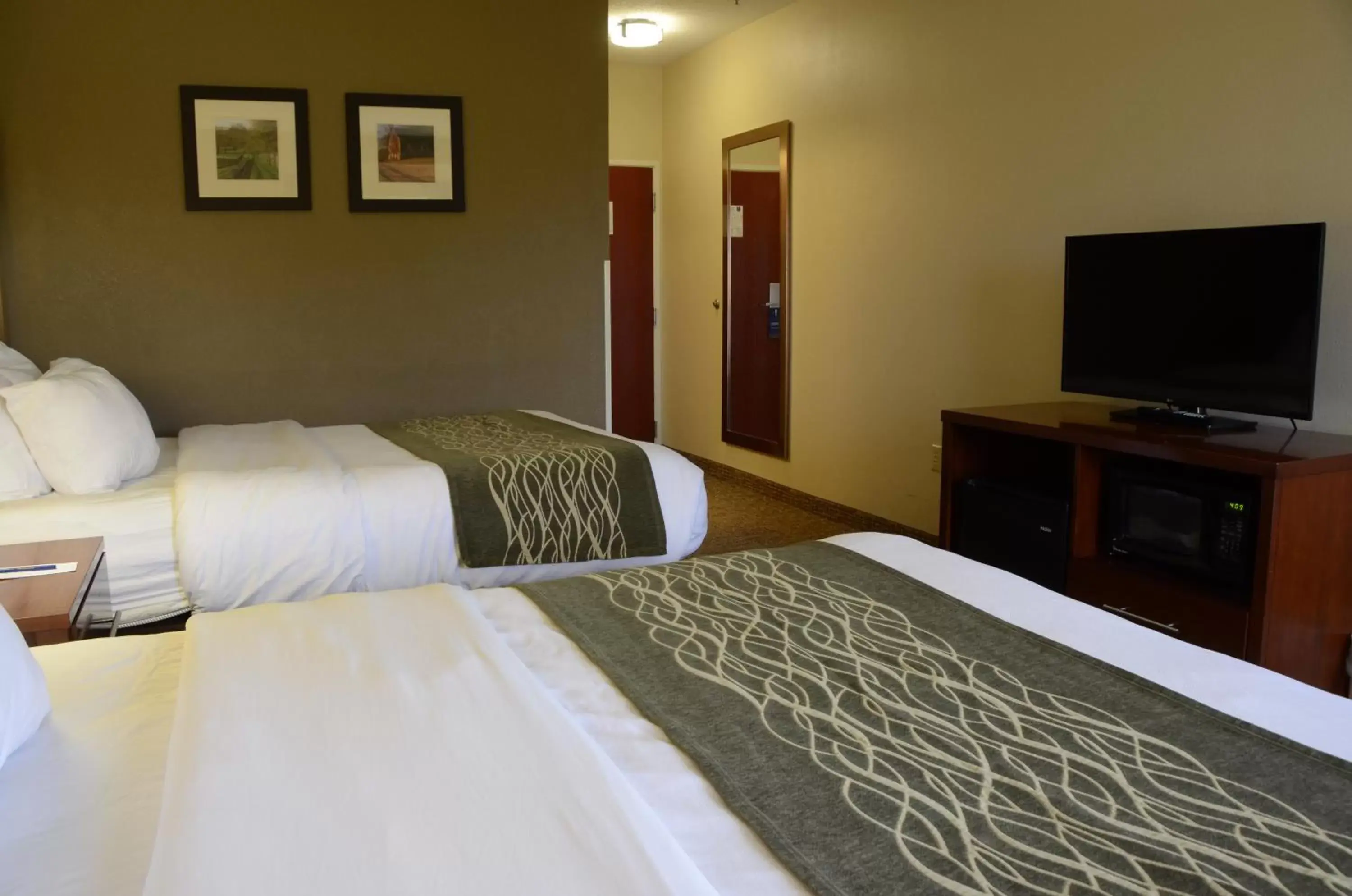 Bed in Comfort Inn & Suites Cave City
