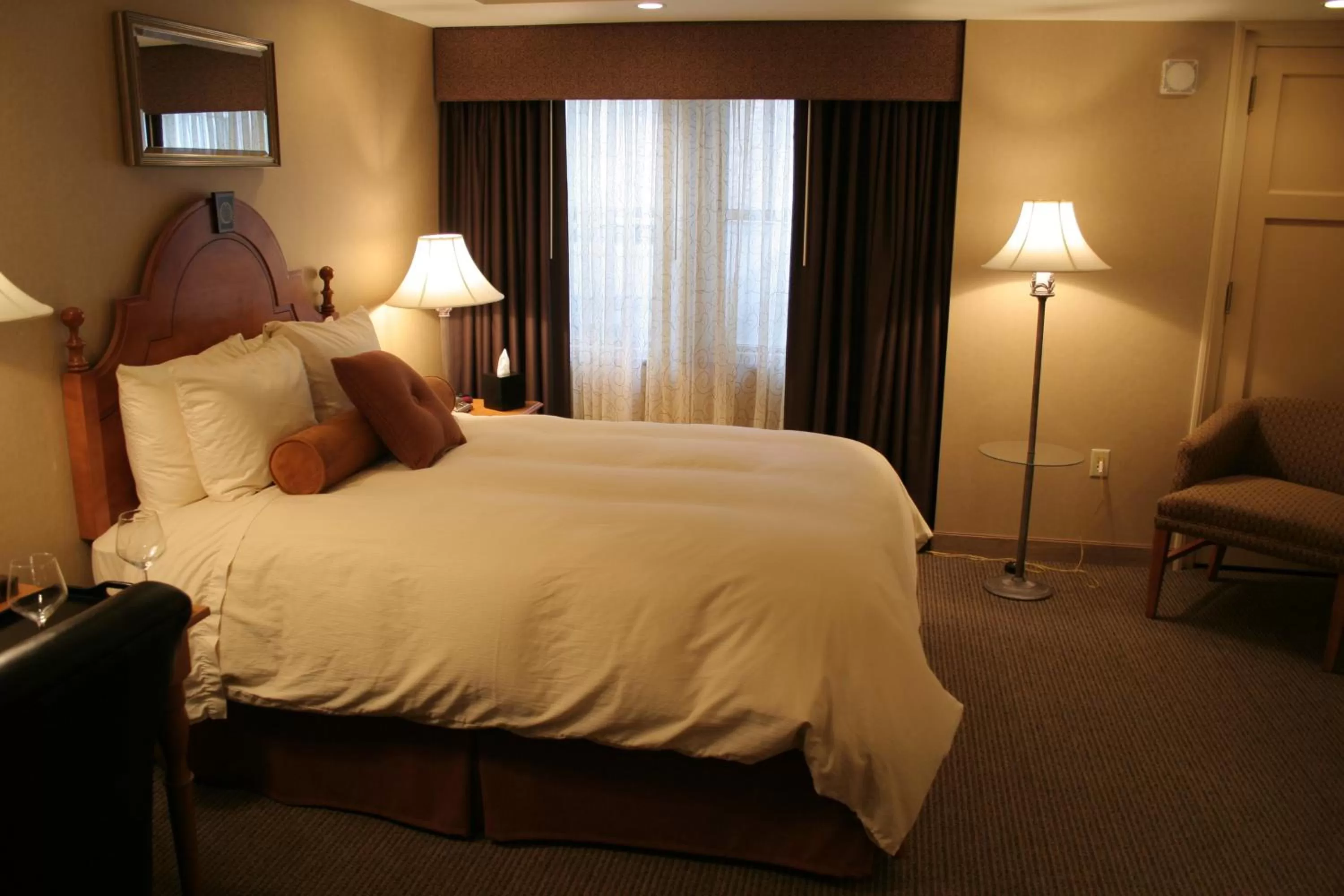 Bed in Ambassador Hotel Milwaukee, Trademark Collection by Wyndham