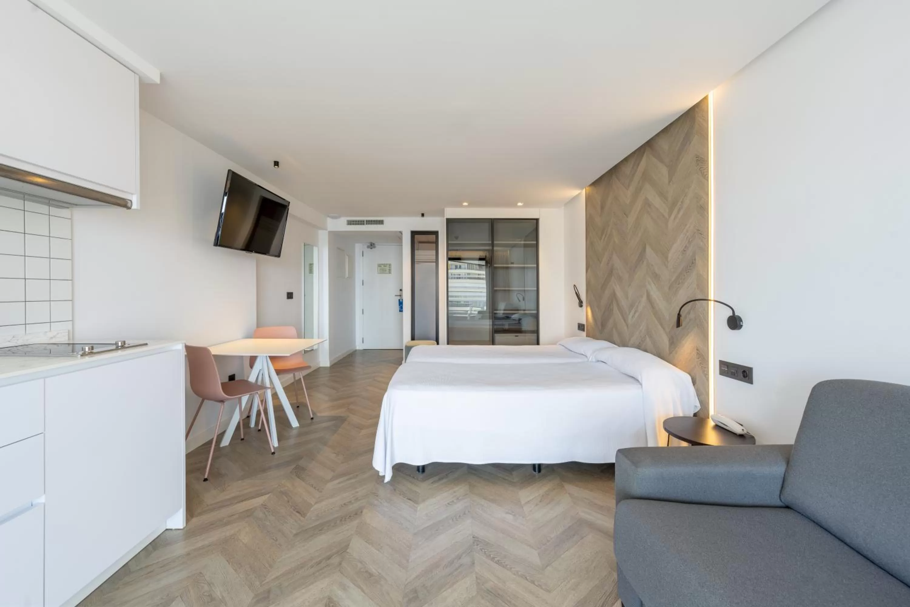 Photo of the whole room, Bed in Climia Belroy 4 Sup