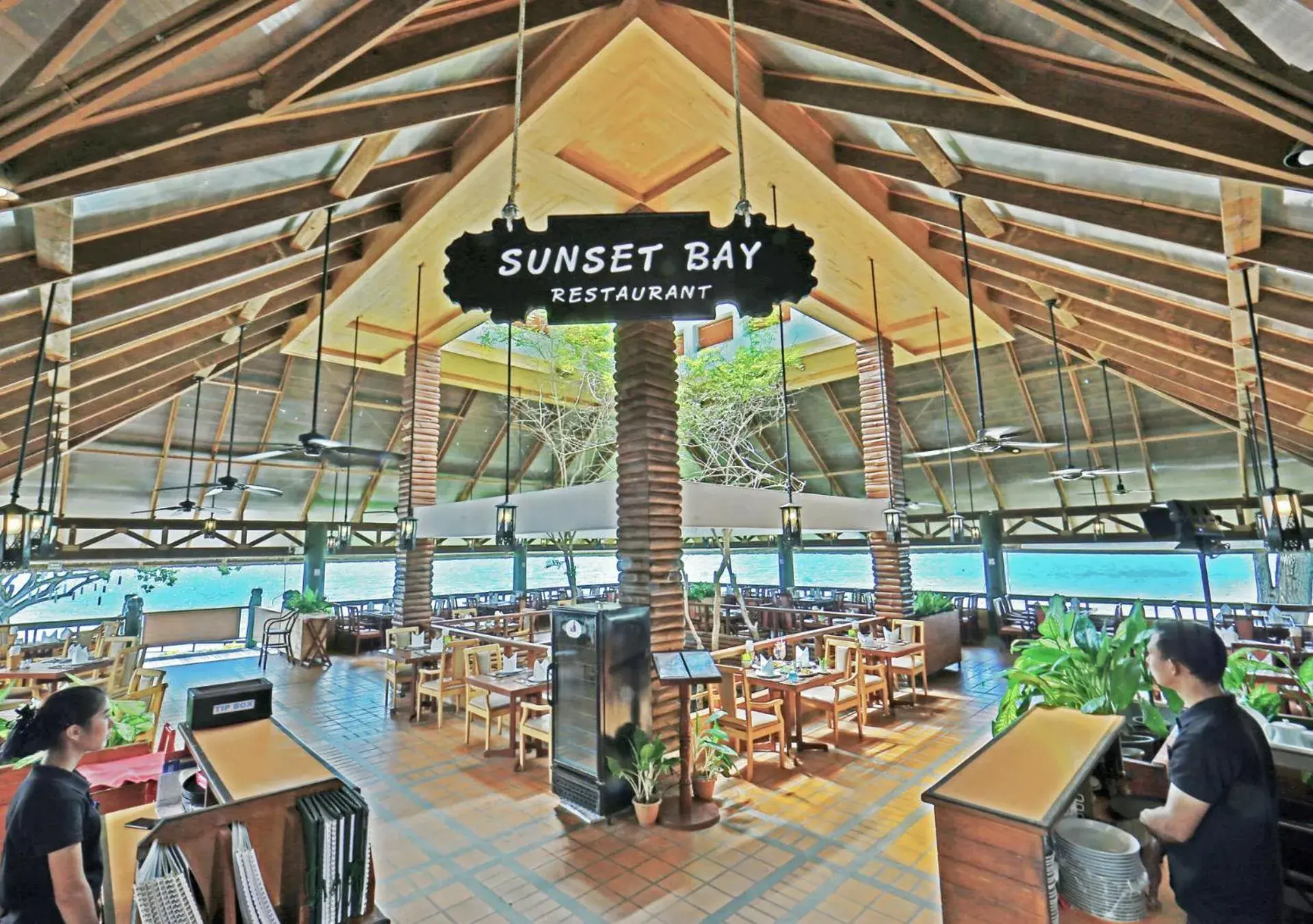 Restaurant/Places to Eat in Sunset Park Resort And Spa - SHA Plus