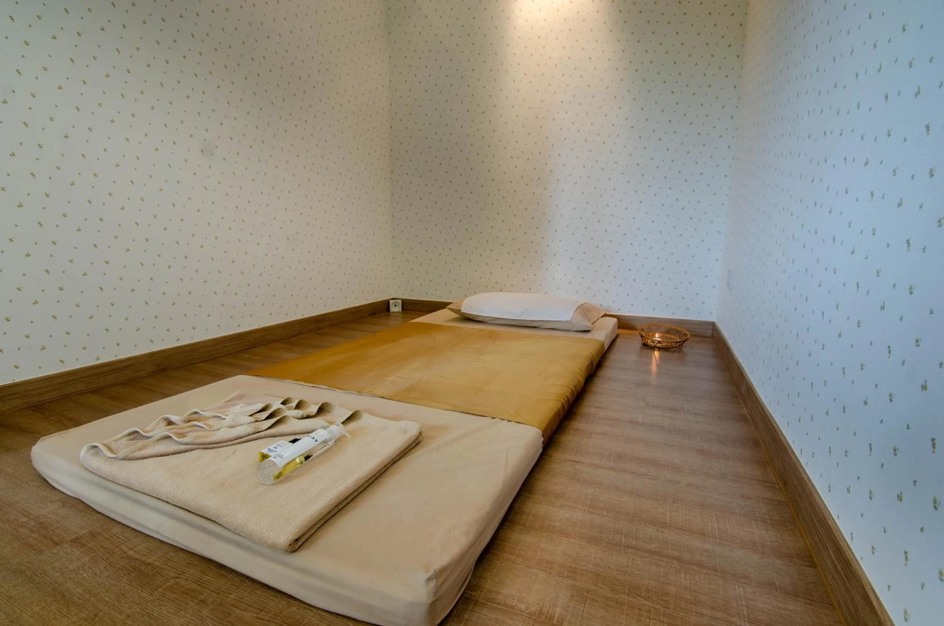 Massage, Bed in Grand Tara Garden Thai Hotel