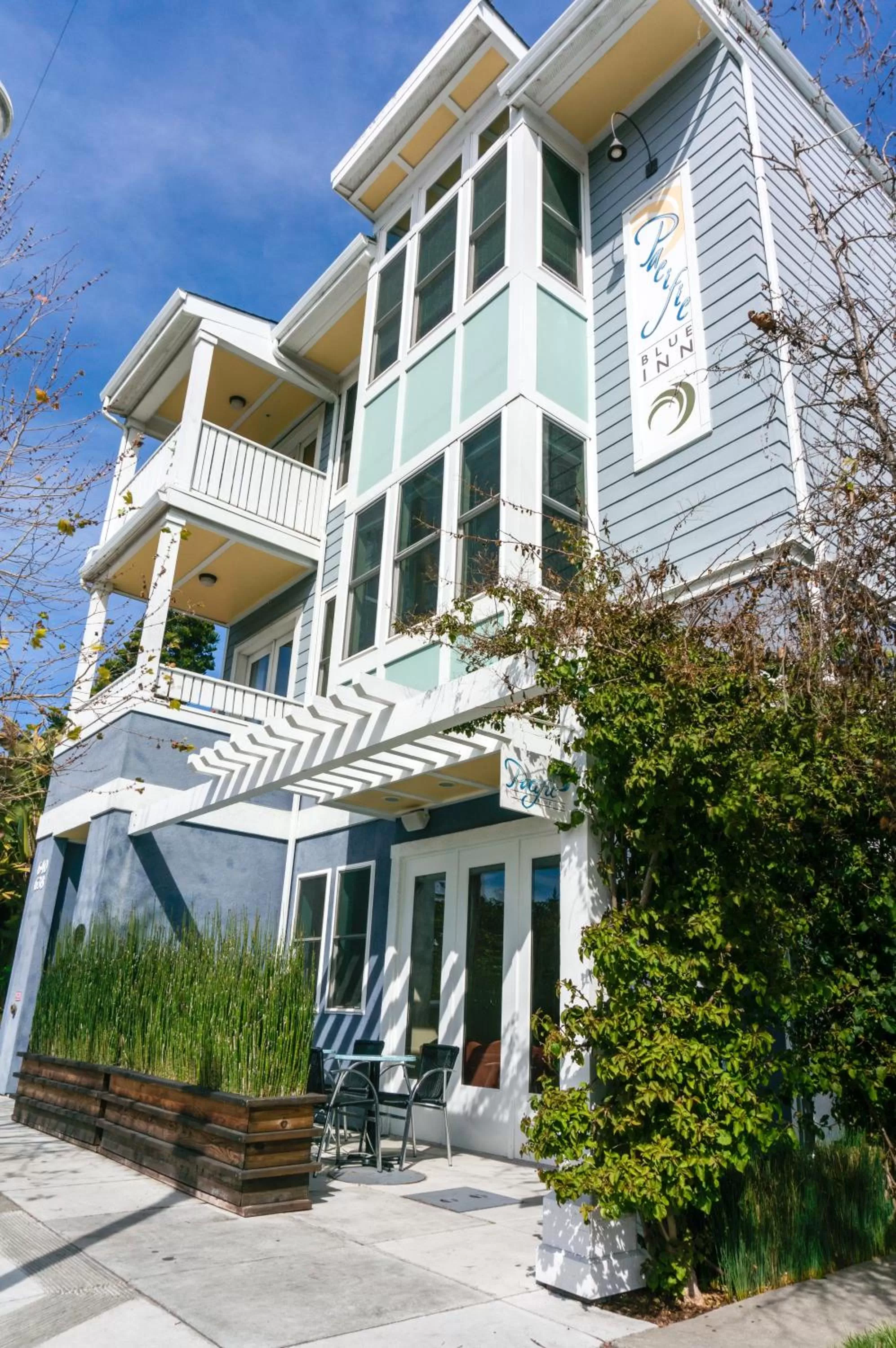 Facade/entrance in Pacific Blue Inn