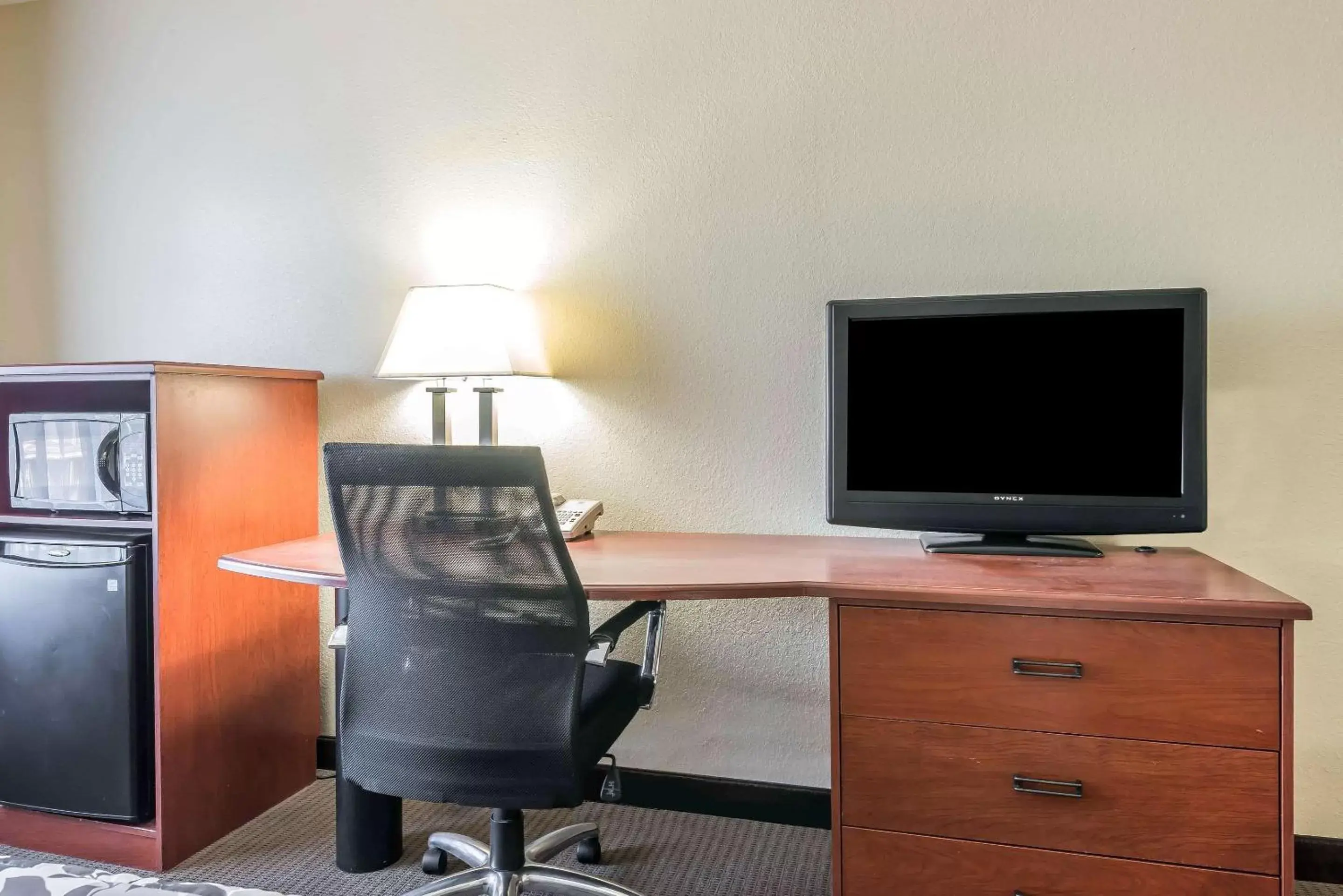 Photo of the whole room, TV/Entertainment Center in Sleep Inn & Suites University/Shands